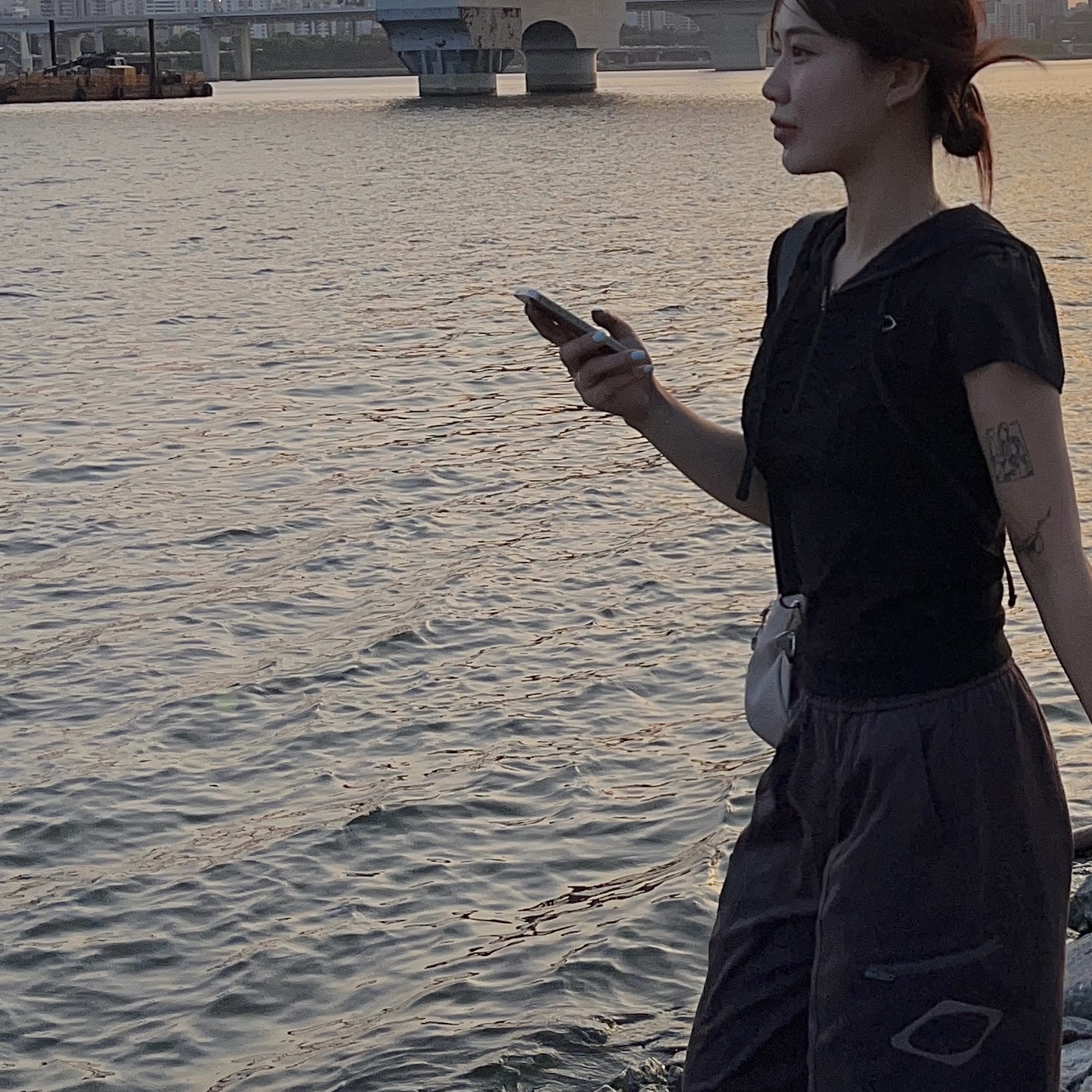 (W) Mischief Drawstring Pants Purple Brown, Mischief Foldable Leather Sling Bag Pink Beige Purple Grey 착용 스타일 - 5