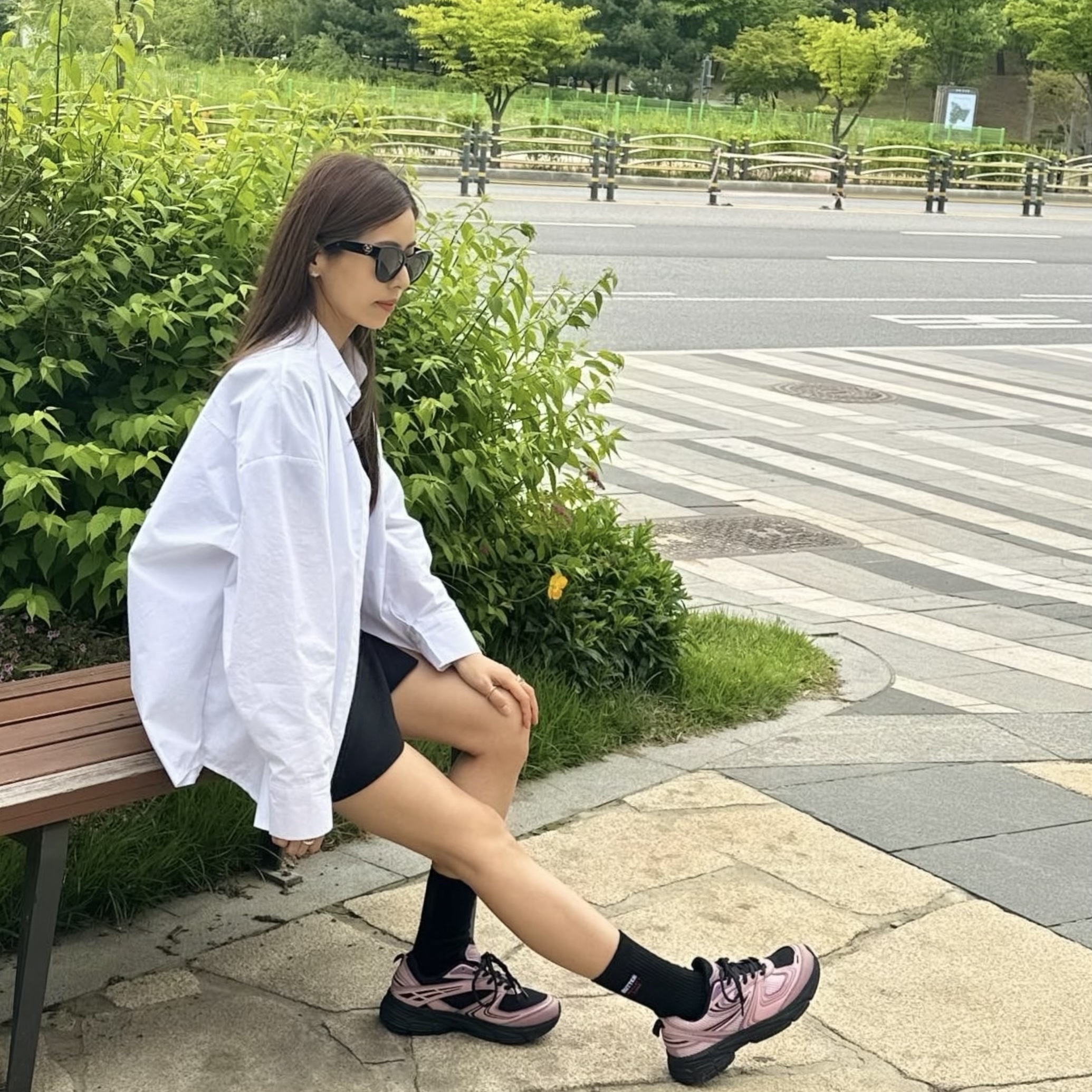 Chanel Butterfly Sunglasses Acetate & Black Frame Grey Lenses Asian Fit, Fila Interun Pink Black 착용 스타일 - 2