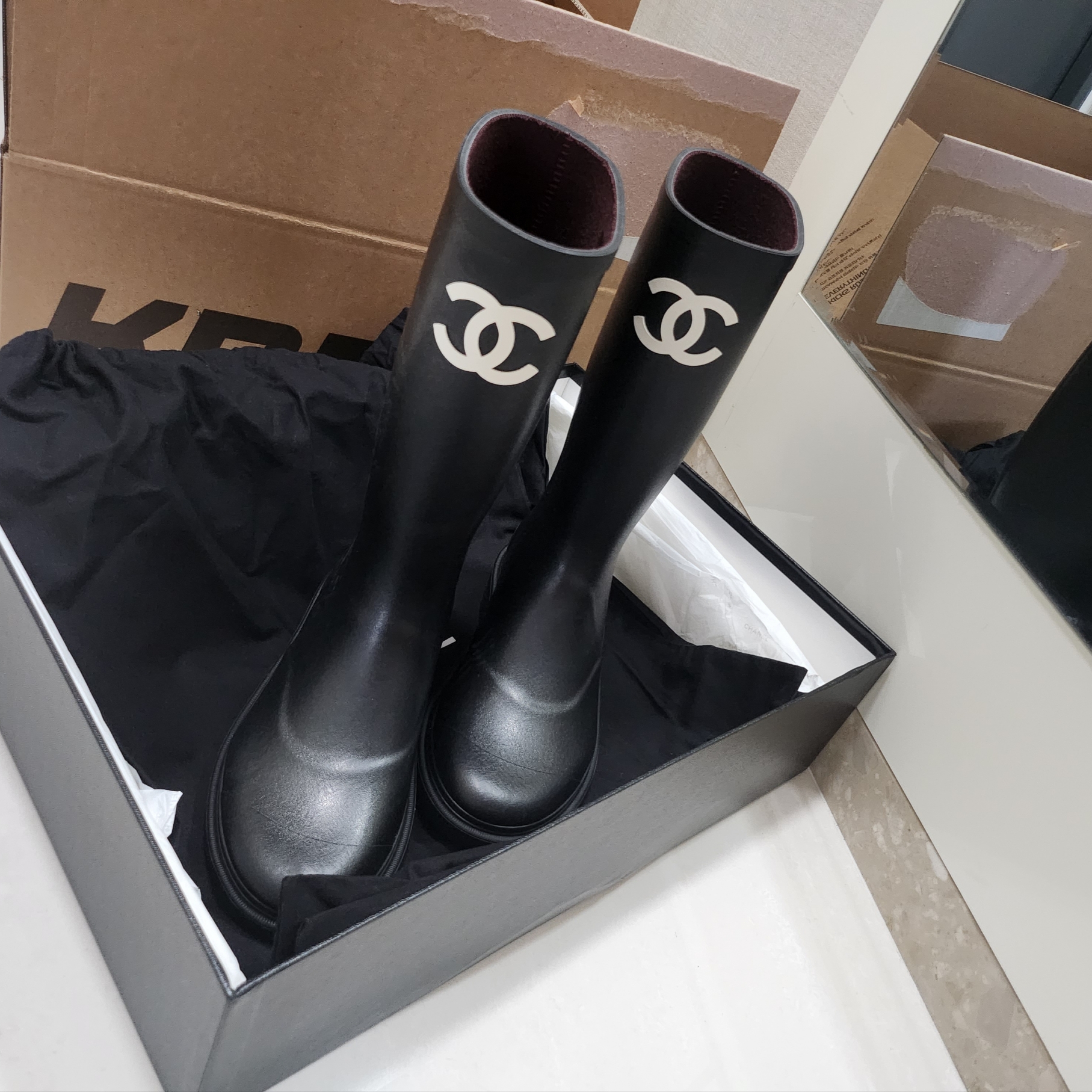 (W) Chanel Boots Caoutchouc & Black 착용 스타일 - 2
