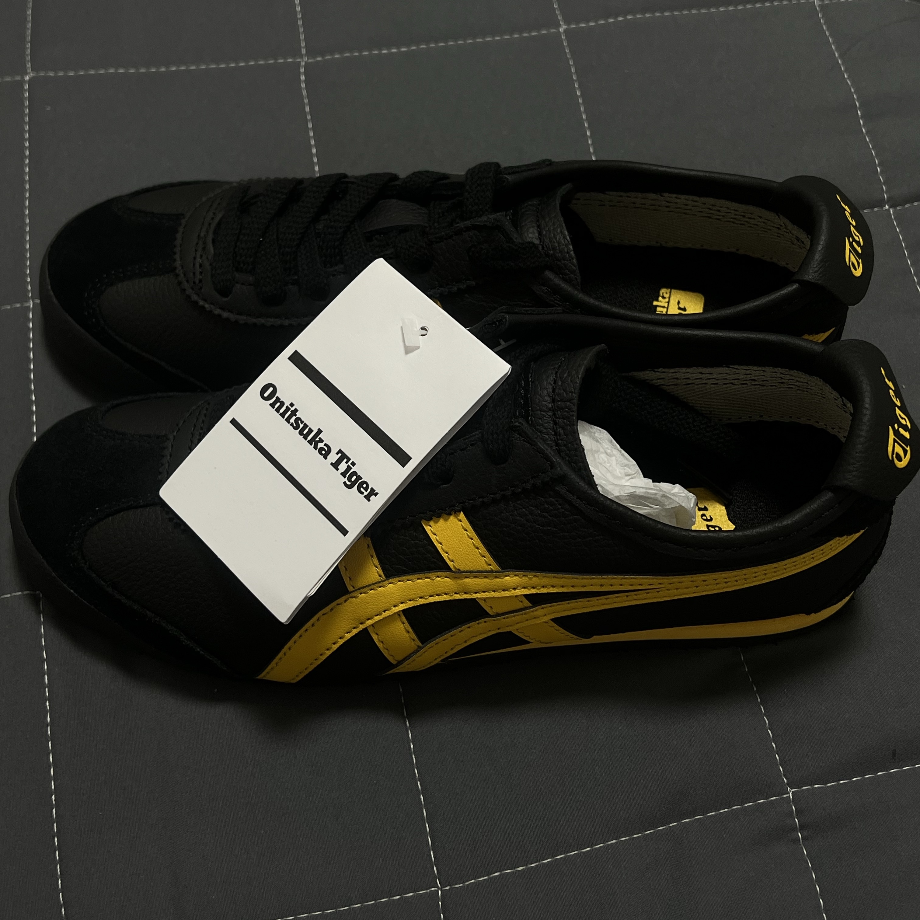 Onitsuka Tiger Mexico 66 Yellow Black 착용 스타일 - 2