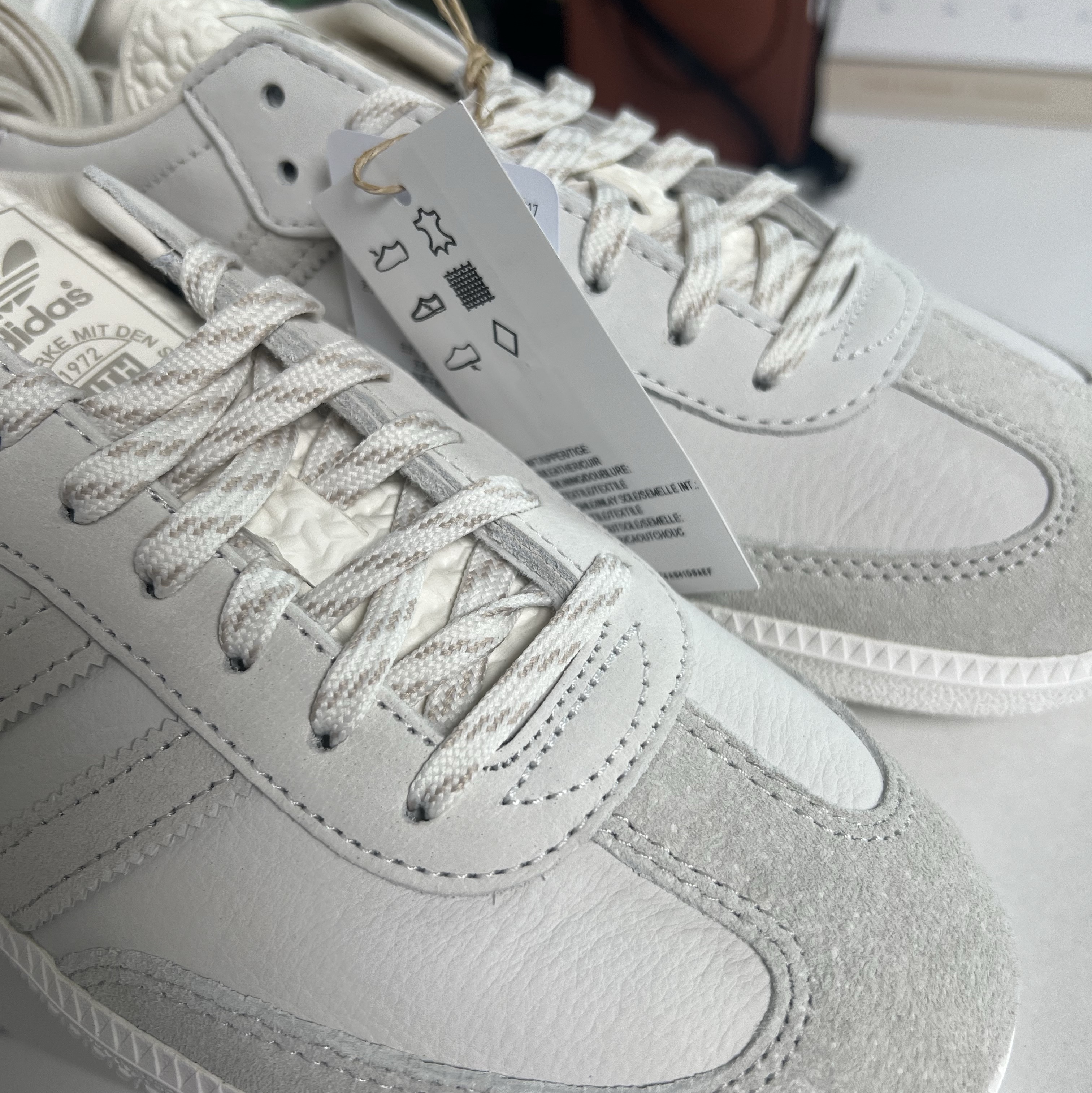 Adidas x Kith Samba Cloud White Off White 착용 스타일 - 1