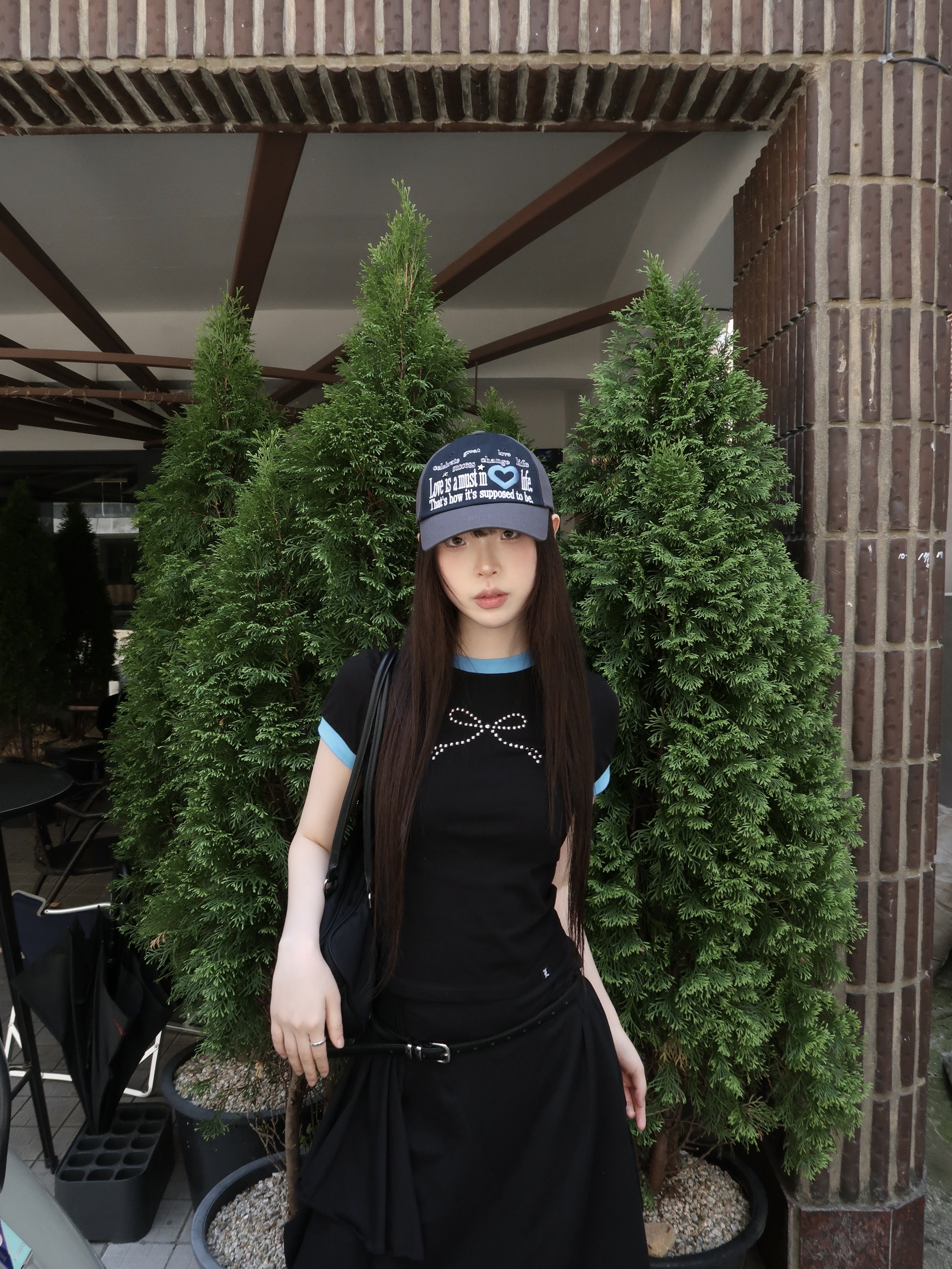 Matin Kim Sporty Tote Bag Black 착용 스타일 - 6