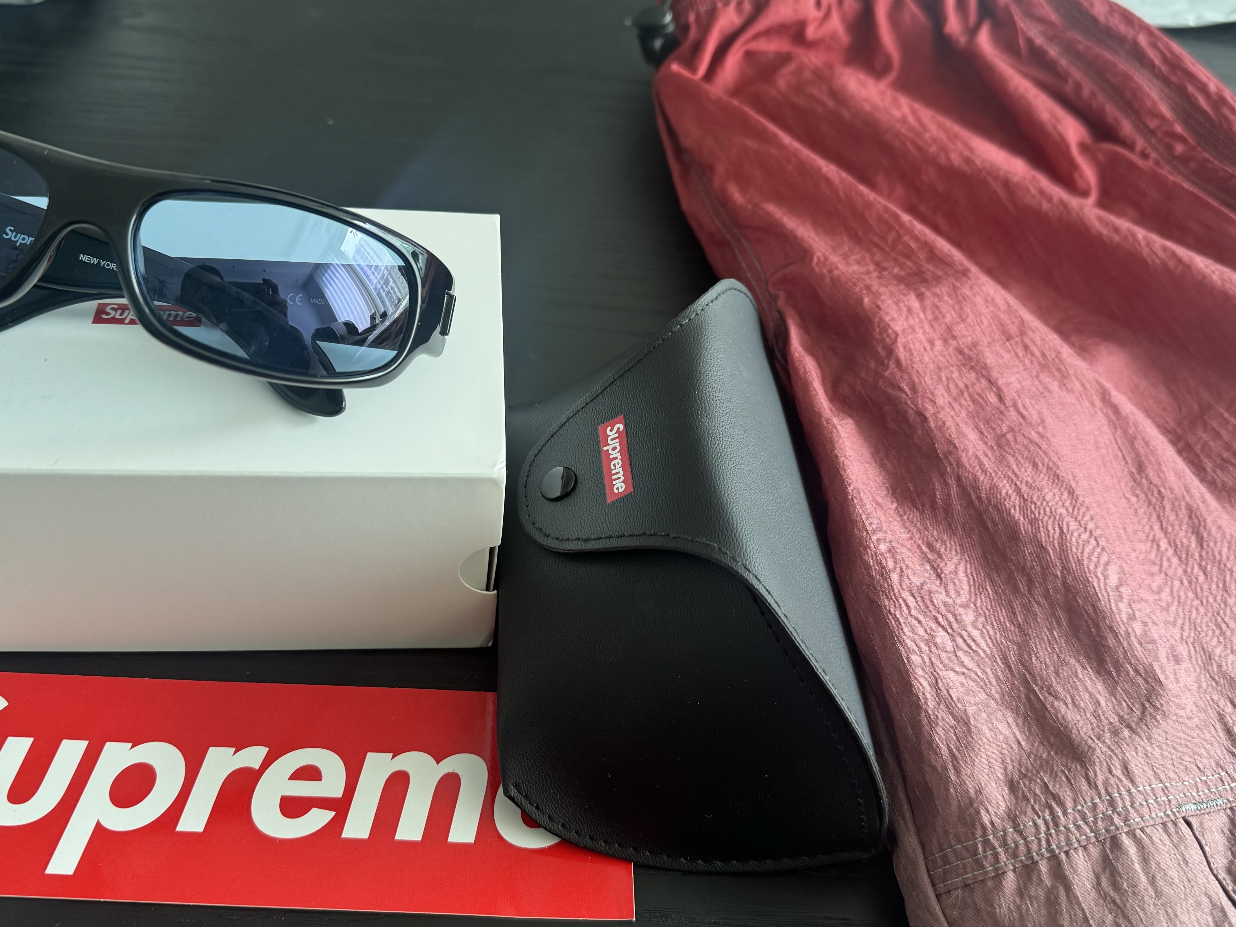 Supreme x Nike Ripstop Track Pants Multicolor - 24SS, Supreme Dutch Sunglasses Black - 24SS 착용 스타일 - 1