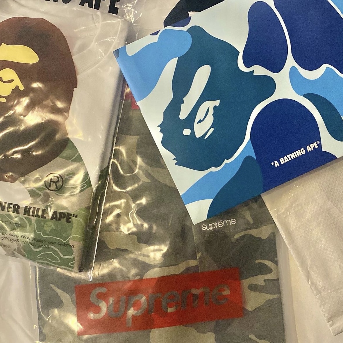 Supreme S/S Pocket T-Shirt Tiger Camo - 24SS, BAPE 1st Camo Big Ape Head T-Shirt White 착용 스타일