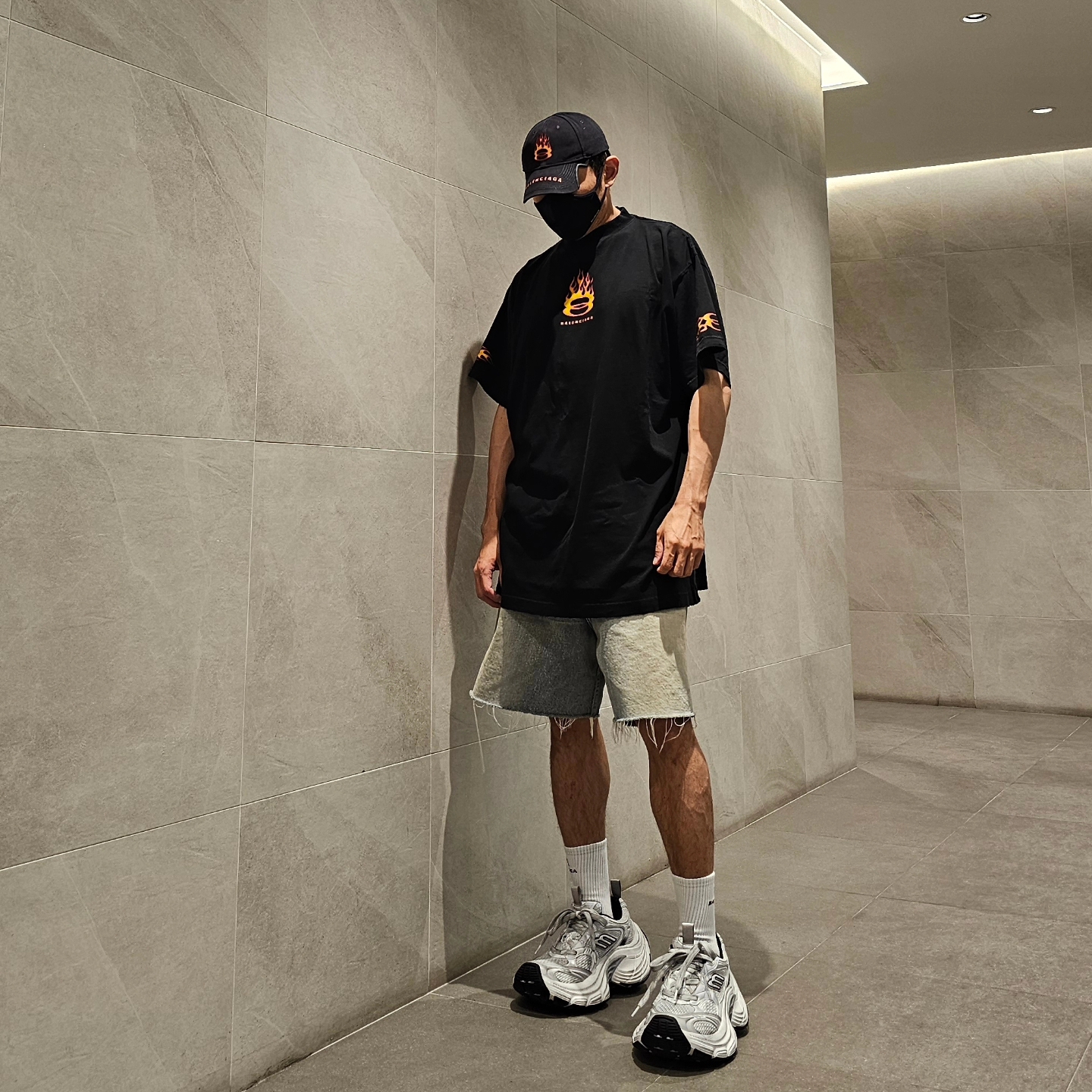 Balenciaga 10XL Sneakers White Grey Silver Black 착용 스타일 - 1