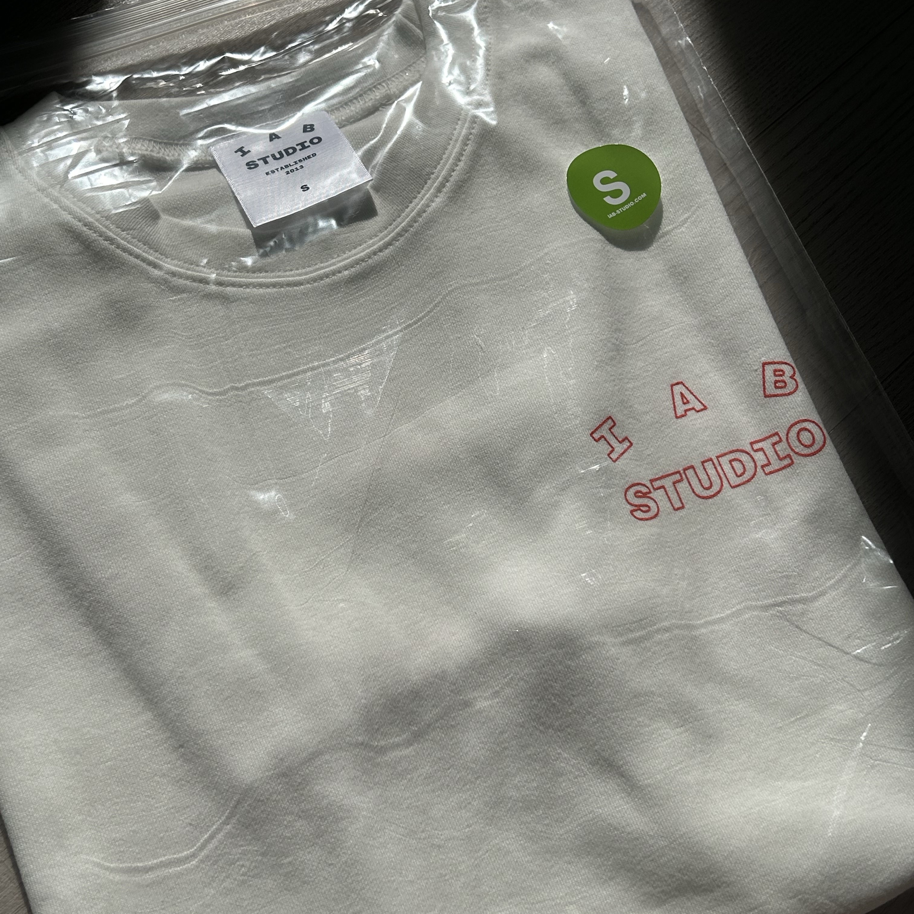 IAB Studio Line Logo T-Shirt White Orange 착용 스타일