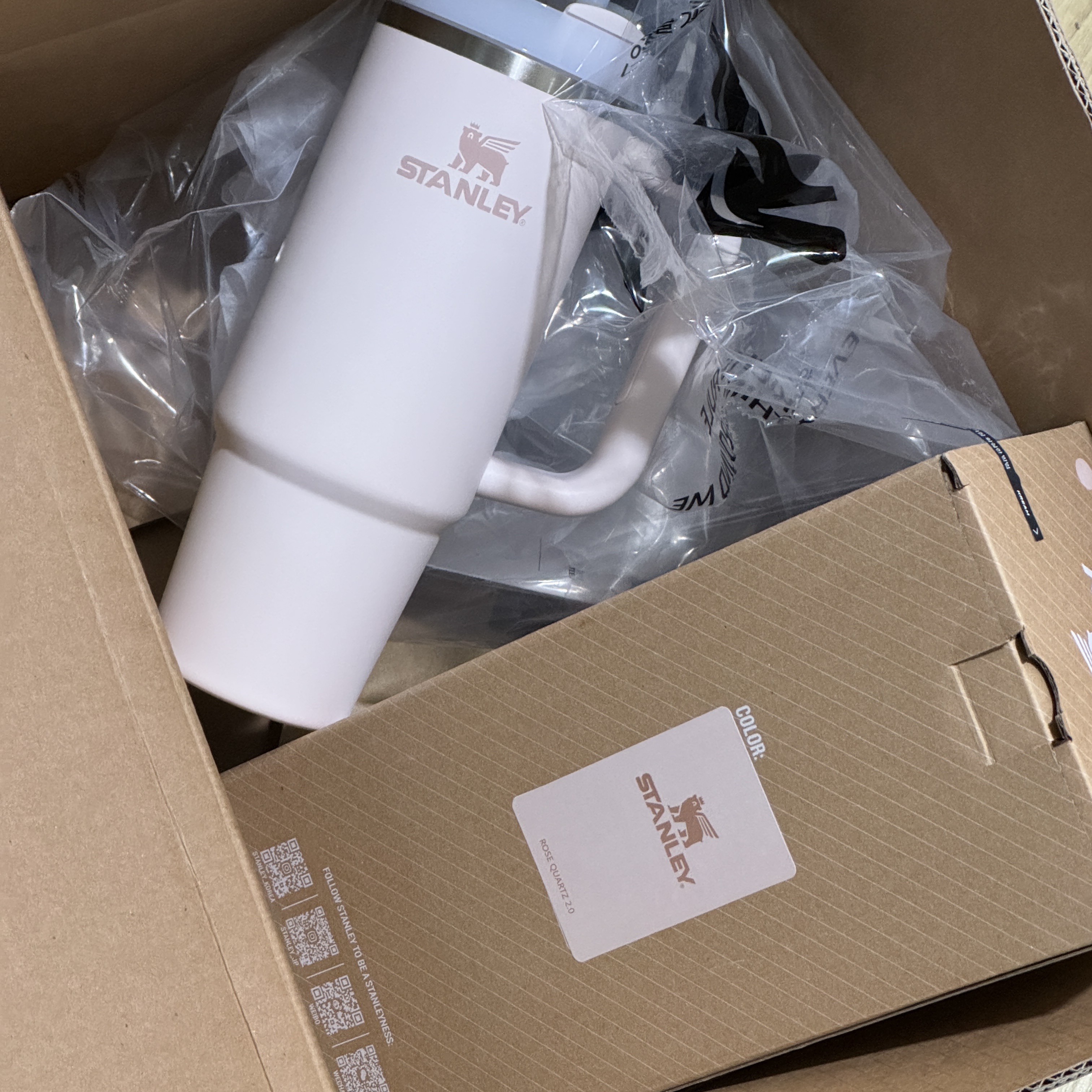 Stanley The Quencher H2.0 Flowstate Tumbler 887ml Rose Quartz 2.0 착용 스타일