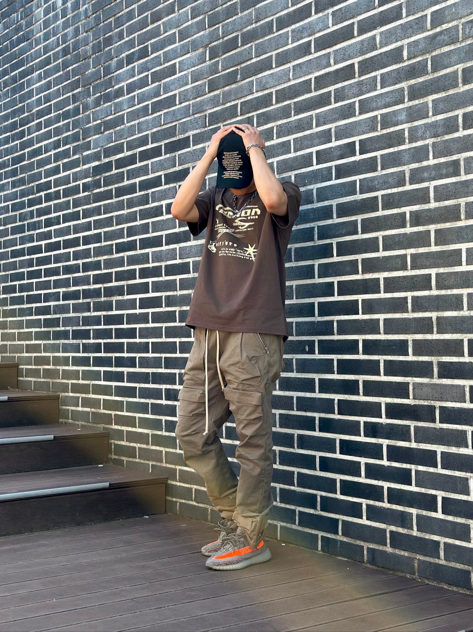 Adidas Yeezy Boost 350 V2 Beluga - Reflective, Louis Vuitton Monogram Chain Bracelet Silver 착용 스타일 - 2
