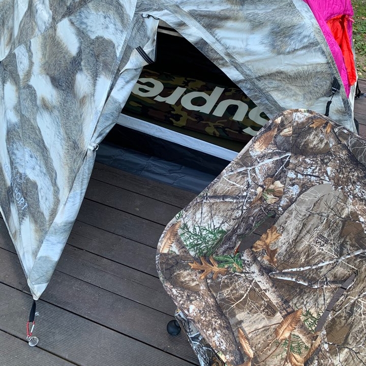 Helinox x Worksout Chair One L Edge Realtree, Supreme x Sea to Summit Self Inflating Sleeping Mat Woodland Camo - 21SS 착용 스타일