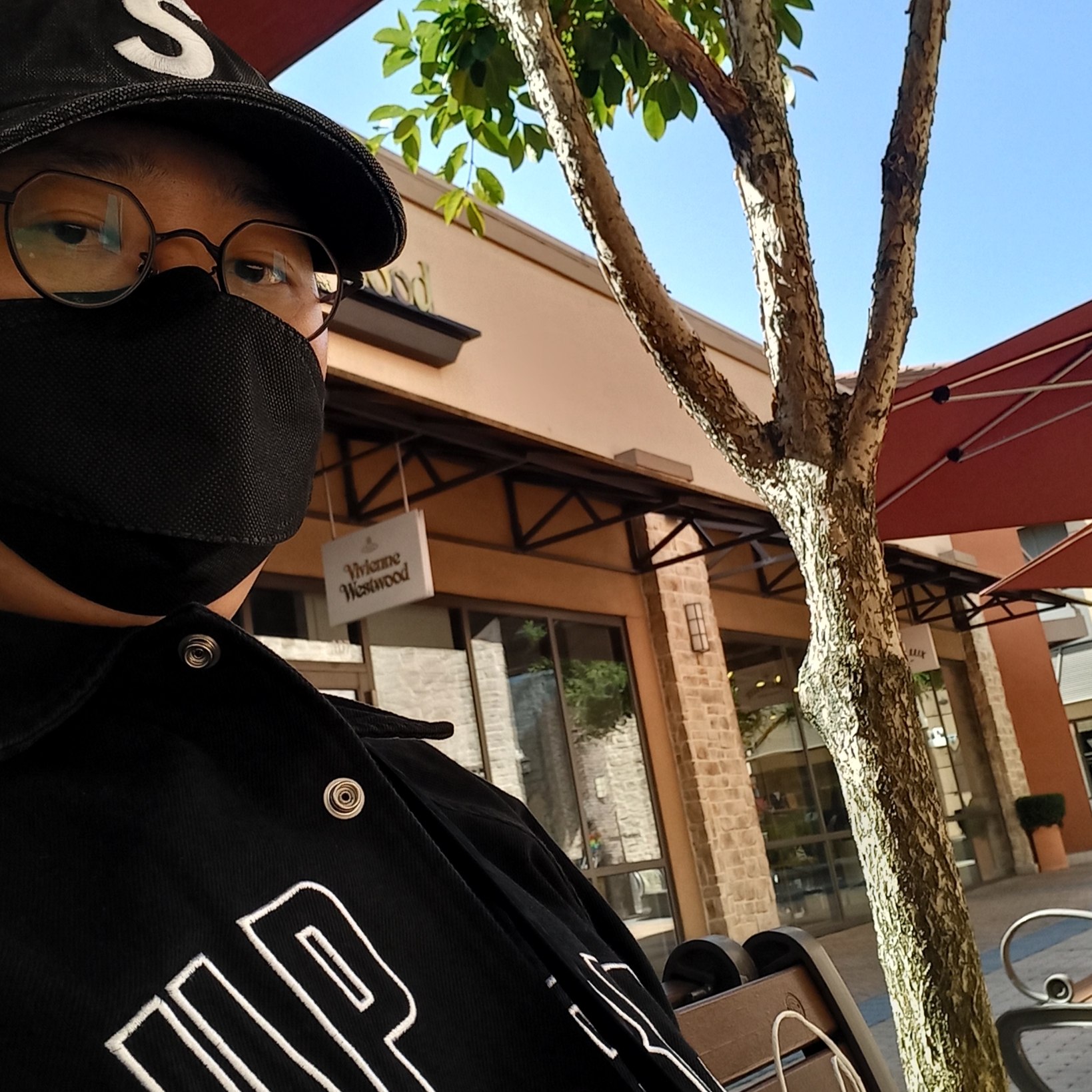 Supreme Pigment Canvas S Logo 6-Panel Black - 23SS, Wooyoungmi Luminous Jellyfish Back Logo T-Shirt Black - 24SS 착용 스타일 - 1