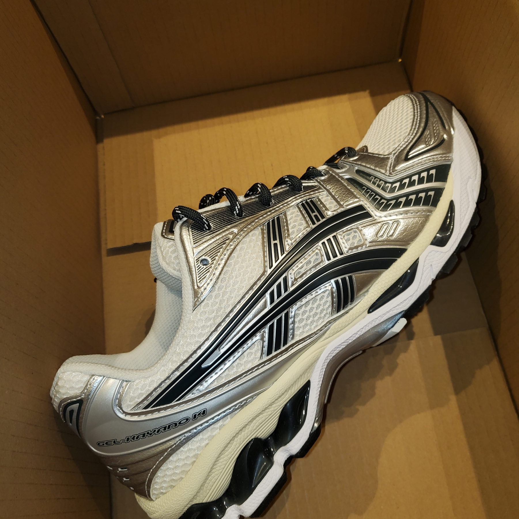 Asics x Kith Gel-Kayano 14 Cream Scarab 착용 스타일 - 2