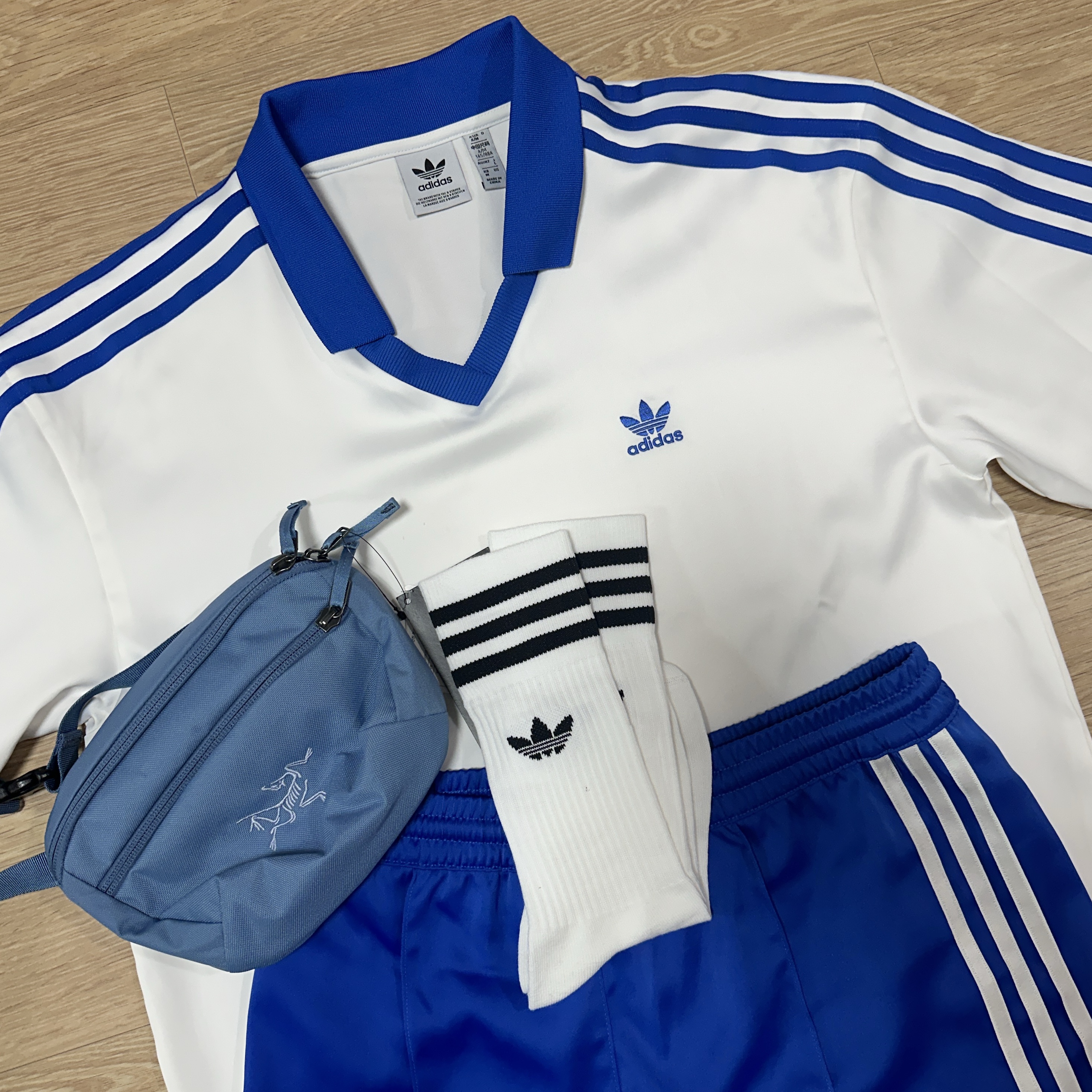 (W) Adidas 3-Stripes Satin Shorts Blue - KR Sizing, (W) Adidas 3-Stripes Satin Long Sleeve T-Shirt Cloud White - KR Sizing 착용 스타일