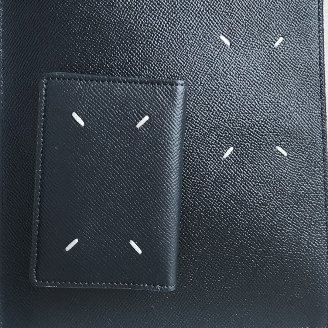 Maison Margiela Bovine Leather Large Pouch Black, Maison Margiela Leather Bi-Fold Card Holder Black 착용 스타일