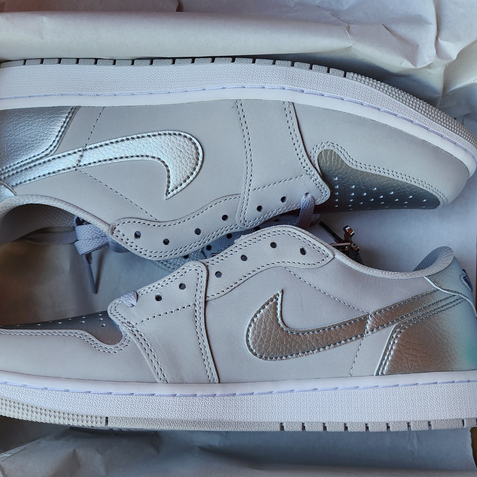 Jordan 1 Retro Low OG Silver 착용 스타일 - 3