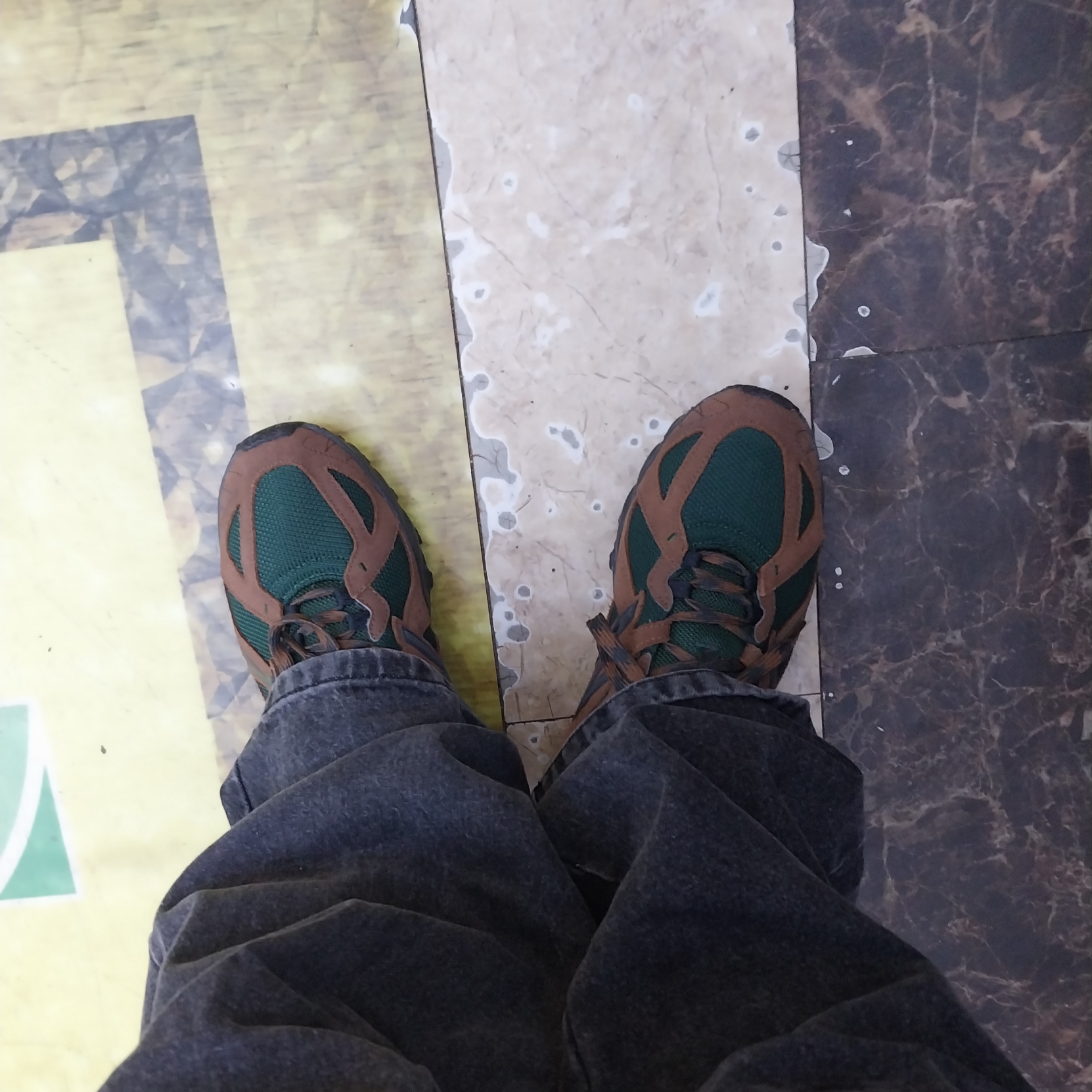 New Balance ML610T Brown 착용 스타일