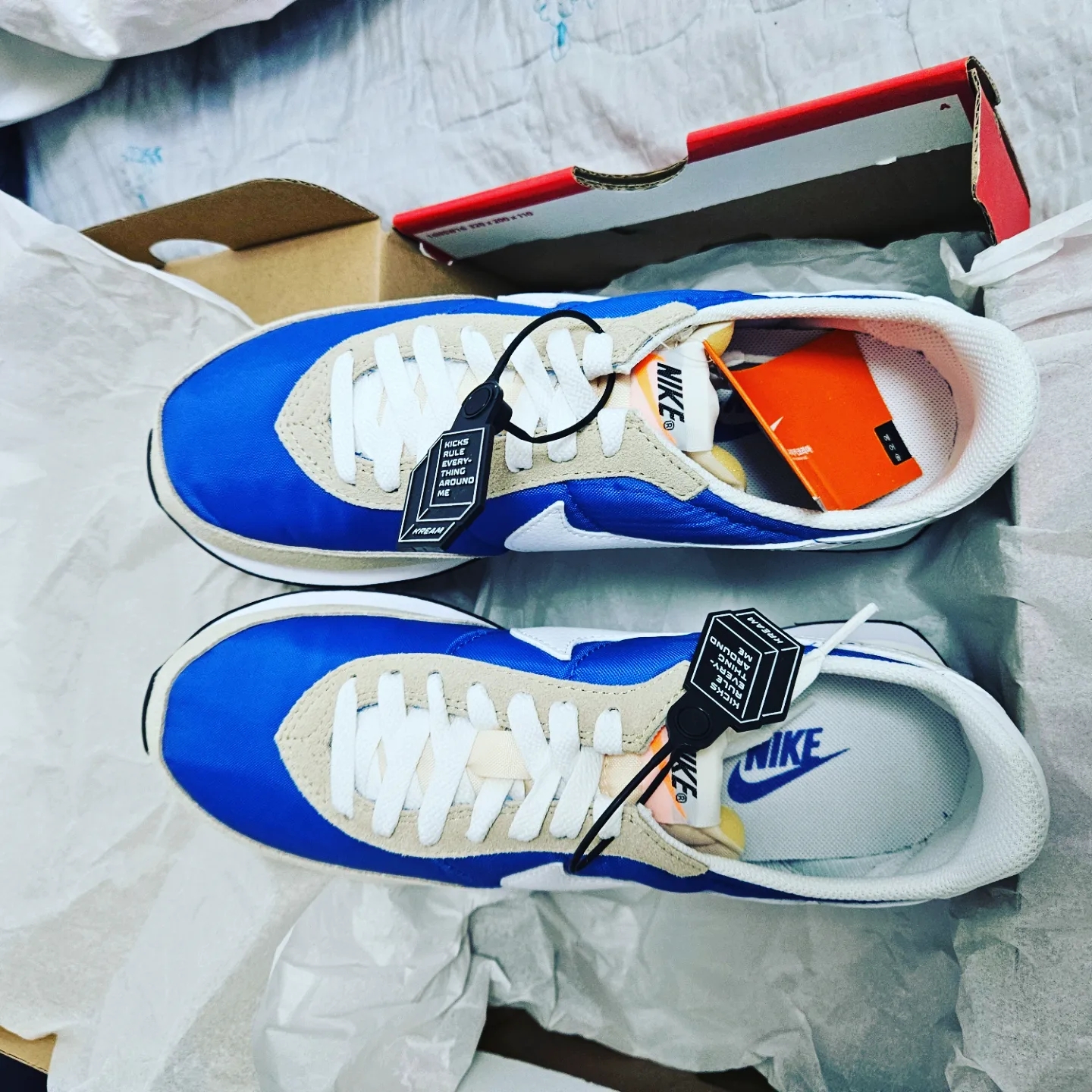 Nike Waffle Trainer 2 Hyper Royal Rattan 착용 스타일 - 3