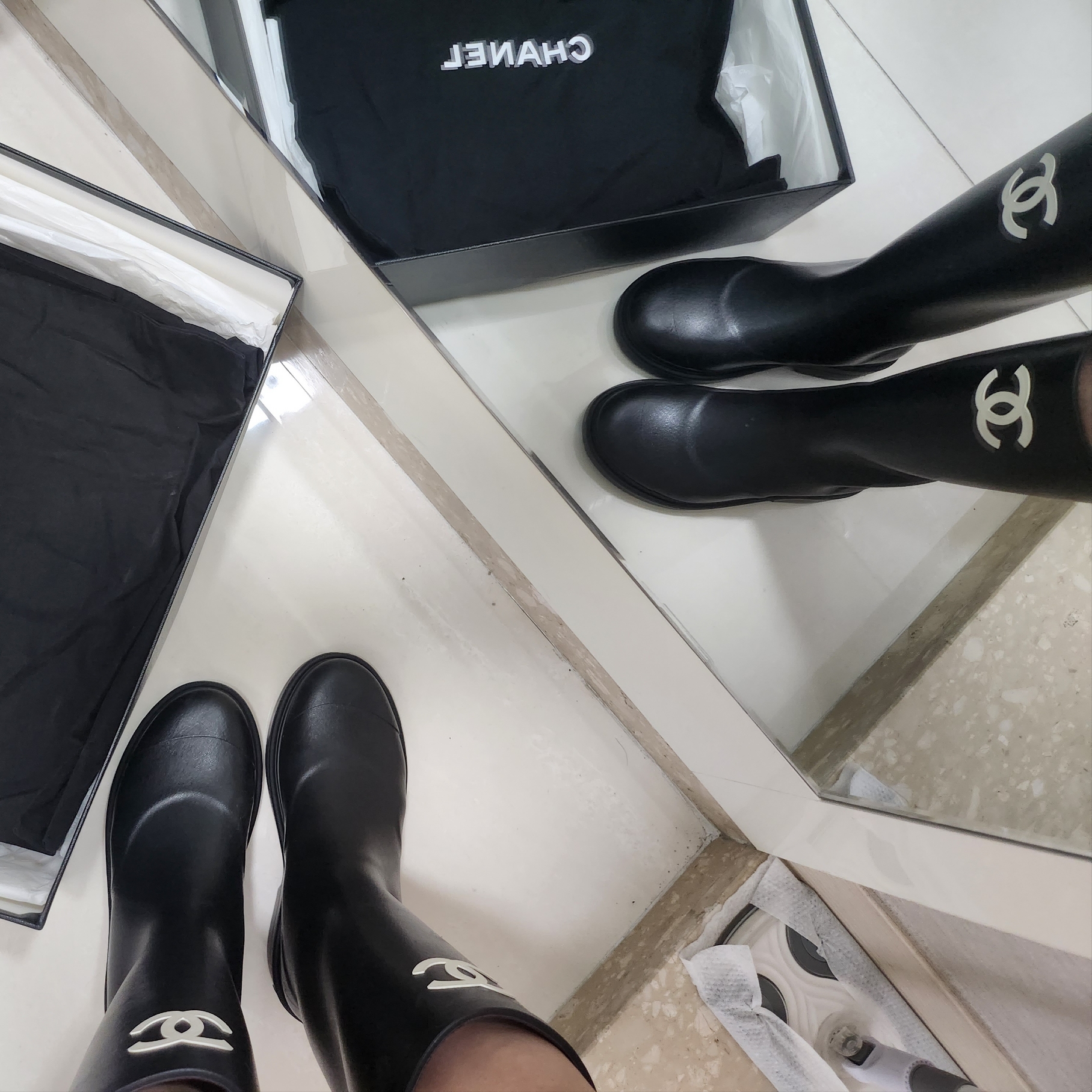 (W) Chanel Boots Caoutchouc & Black 착용 스타일 - 4