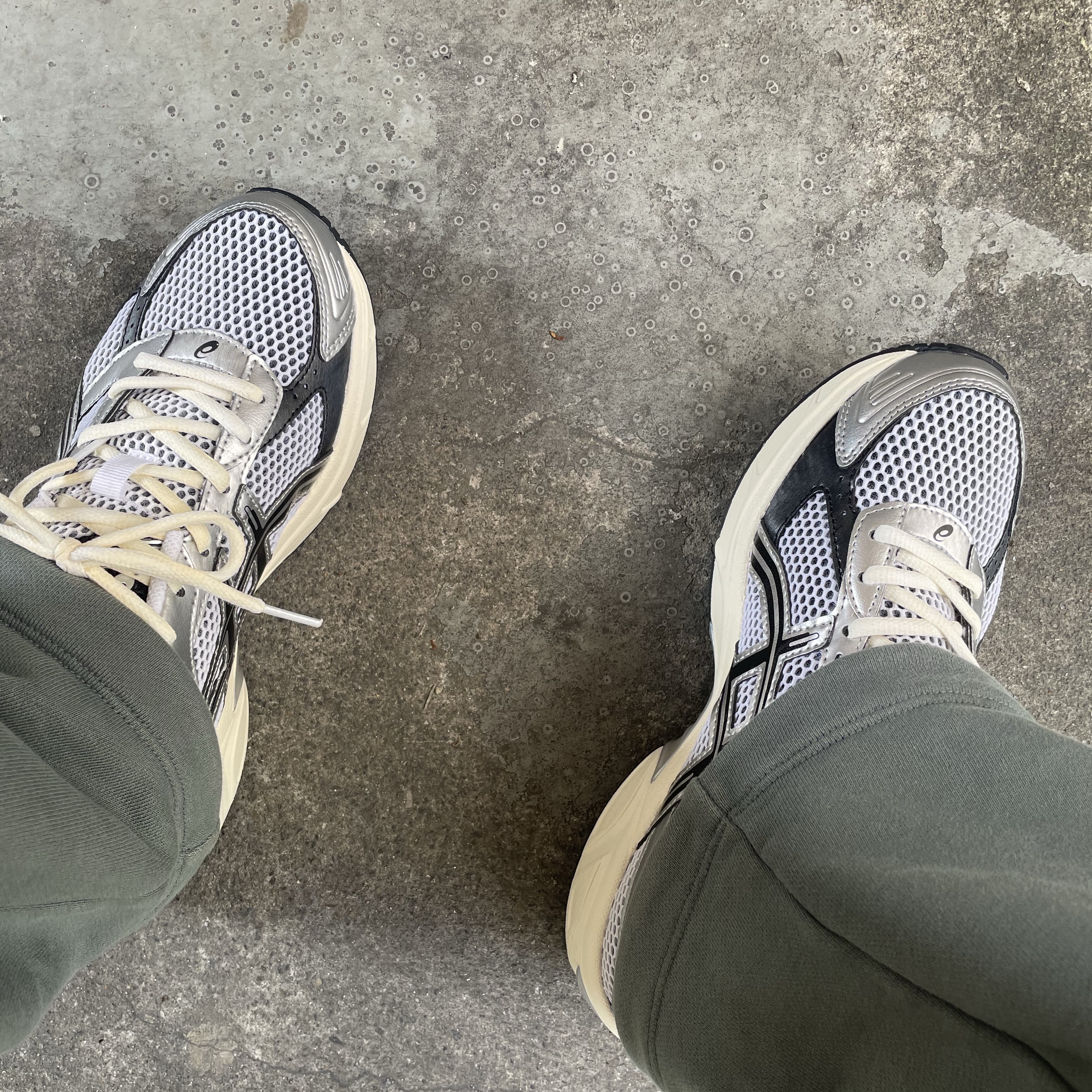 Asics Gel-1130 White Black 착용 스타일