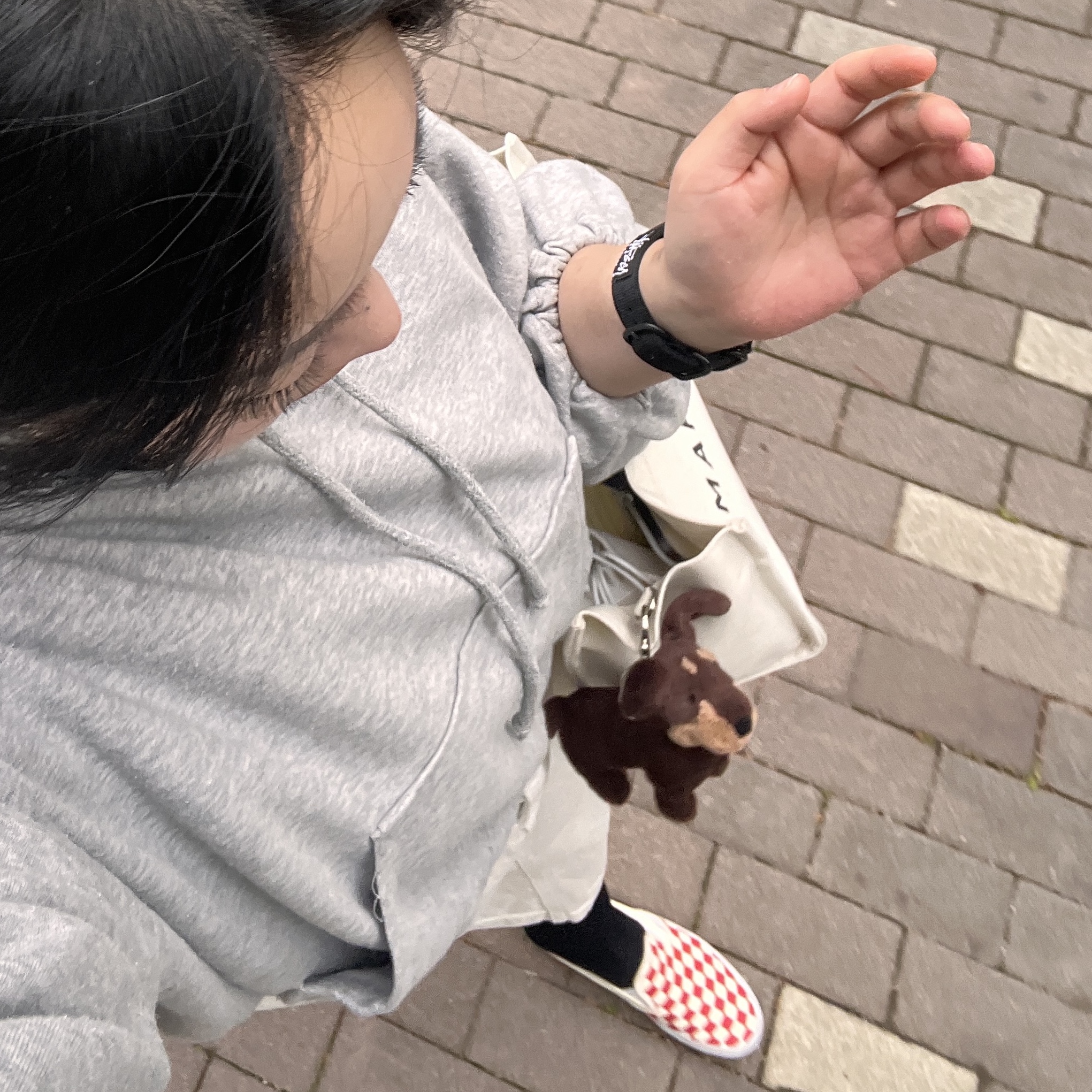 Jellycat Otto Sausage Dog Bag Charm Brown, Vans Classic Slip-On Mule Checkerboard Red White 착용 스타일
