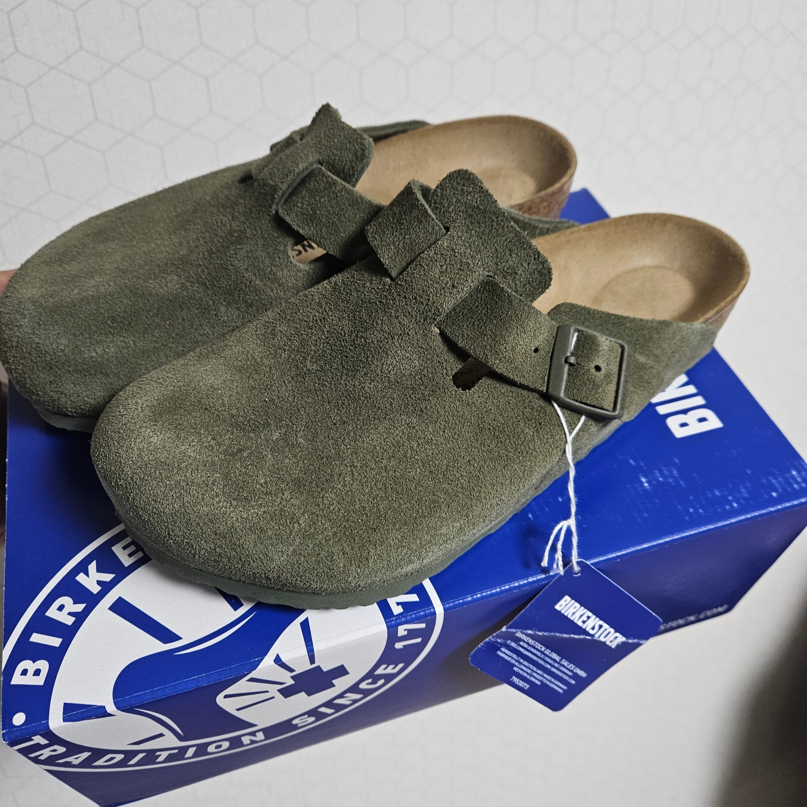 Birkenstock Boston Suede Leather Thyme- Regular 착용 스타일