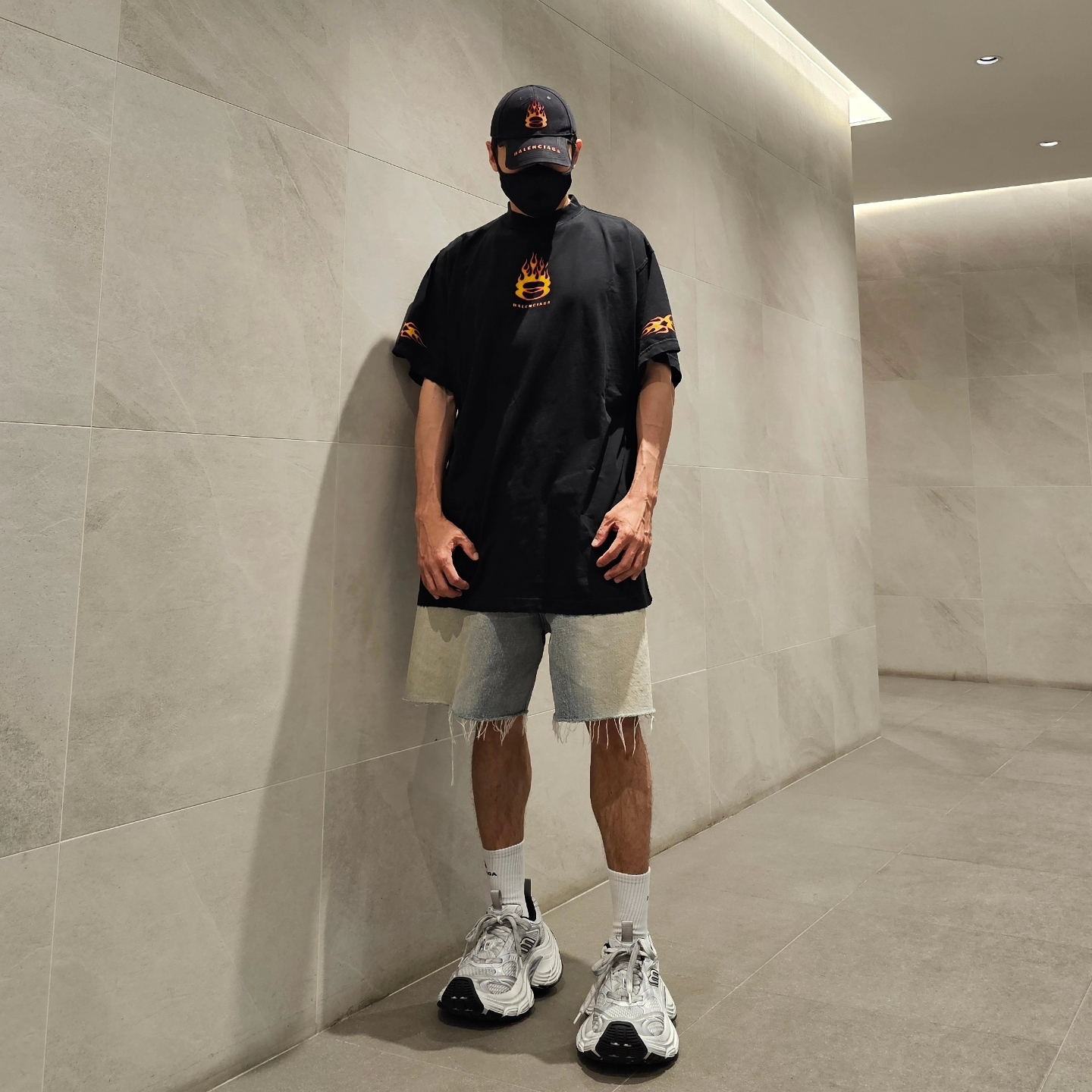 Balenciaga 10XL Sneakers White Grey Silver Black 착용 스타일 - 6