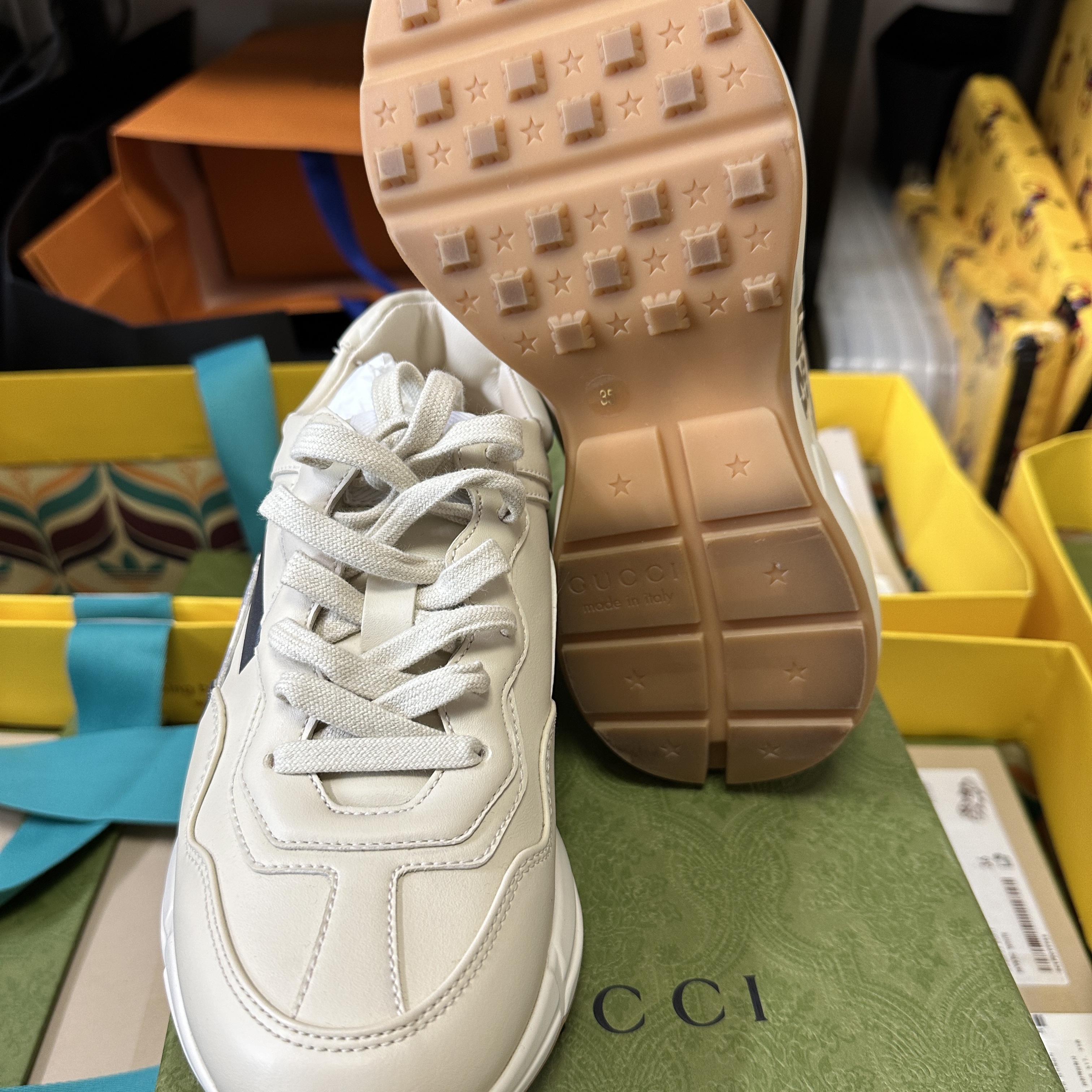 (W) Gucci Rhyton 25 Sneakers 착용 스타일 - 5