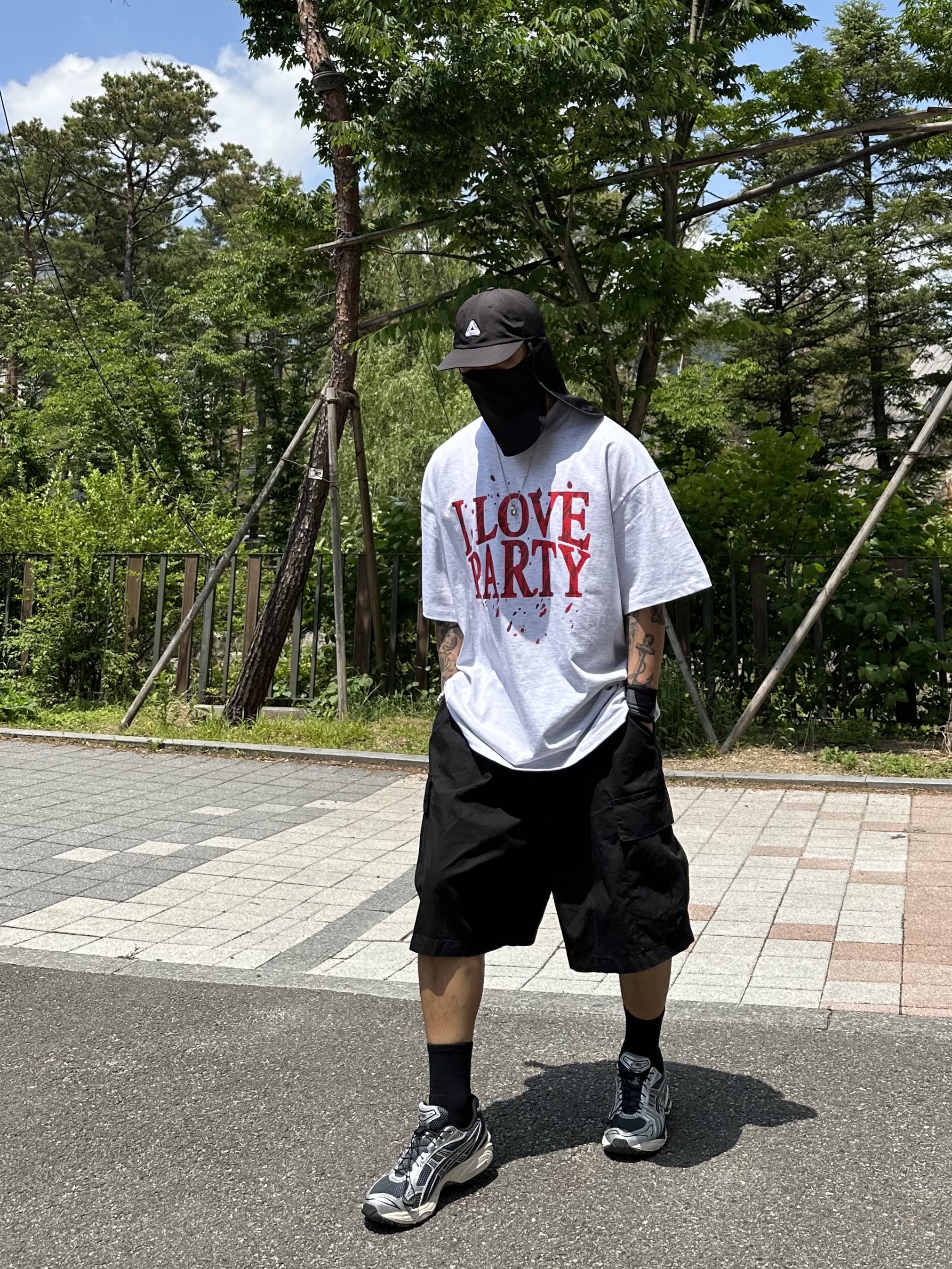 Palace Tri-Ferg Desert 6-Panel Black - 24SS, Asics Unlimited Gel-Kayano 14 Carrier Grey Black 착용 스타일 - 2