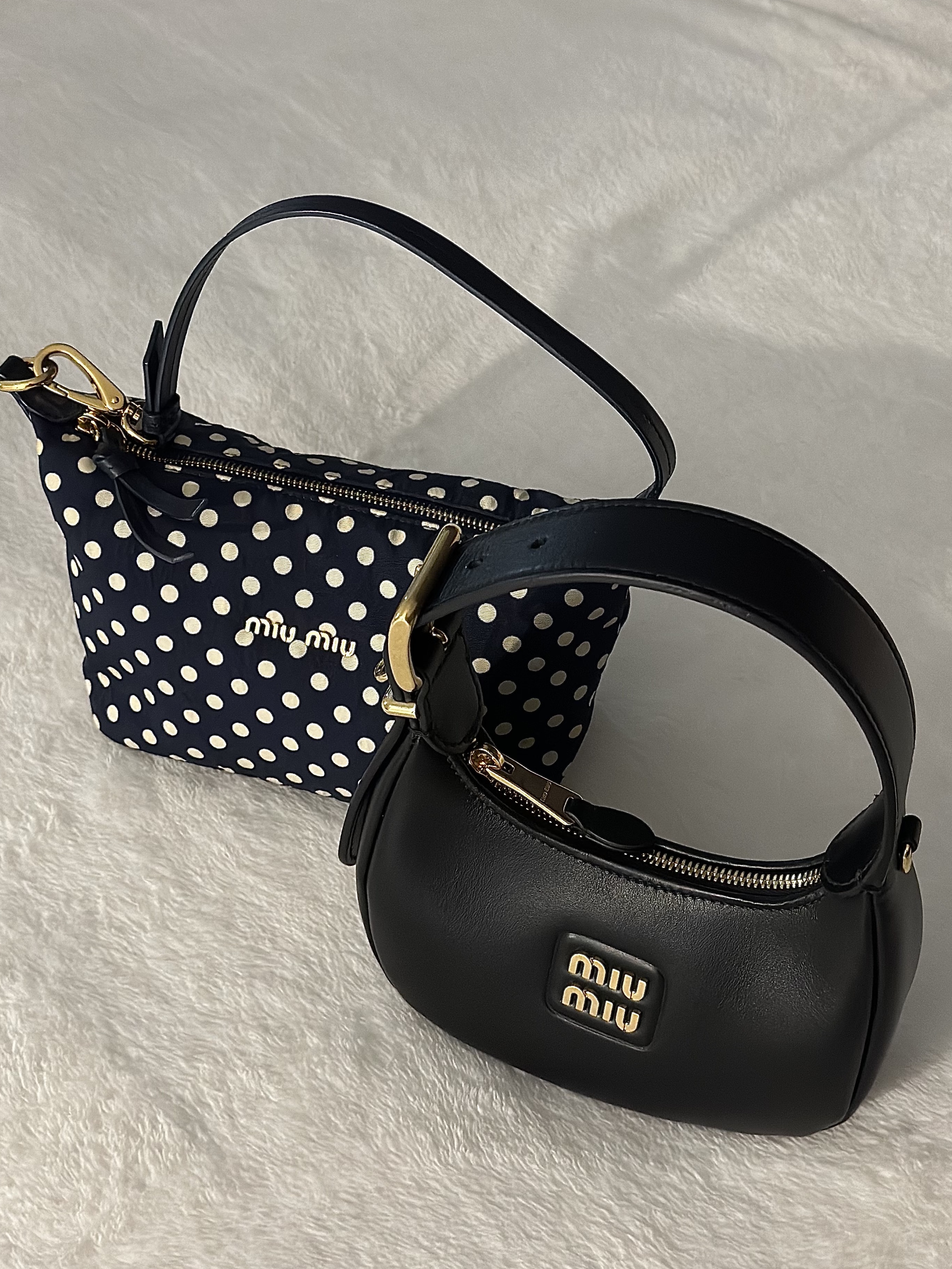 Miu Miu Spirit Printed Faille Mini Bag Royal Blue Ivory, Miu Miu Leather Hobo Bag Black 착용 스타일 - 1