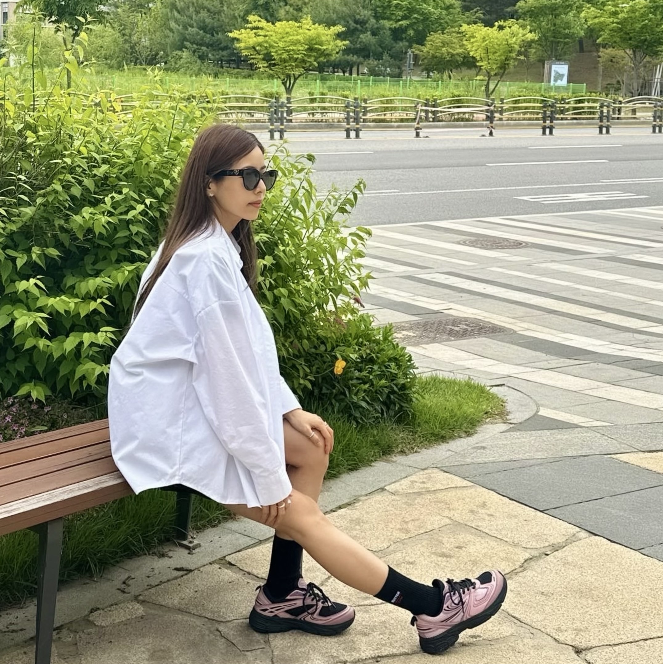 Chanel Butterfly Sunglasses Acetate & Black Frame Grey Lenses Asian Fit, Fila Interun Pink Black 착용 스타일 - 1