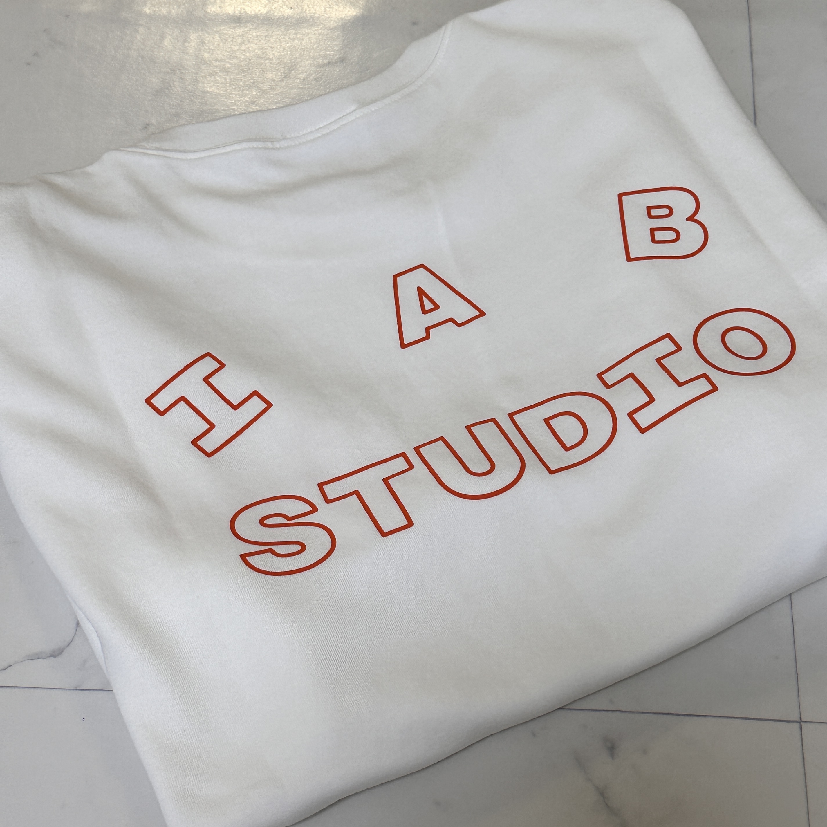 IAB Studio Line Logo T-Shirt White Orange 착용 스타일