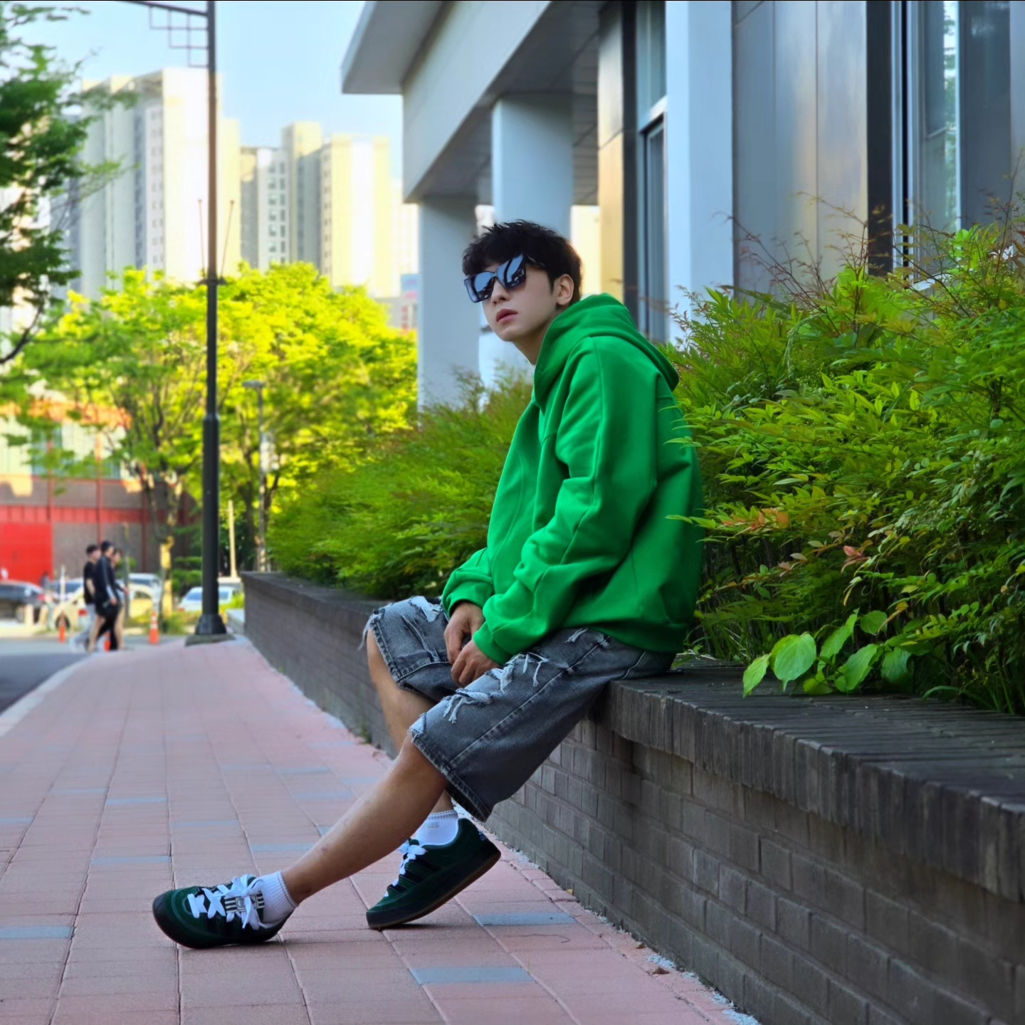 Grailz Geometry Hoodie Celtic Green, Adidas x YNuK Adimatic Dark Green Core Black 착용 스타일 - 4