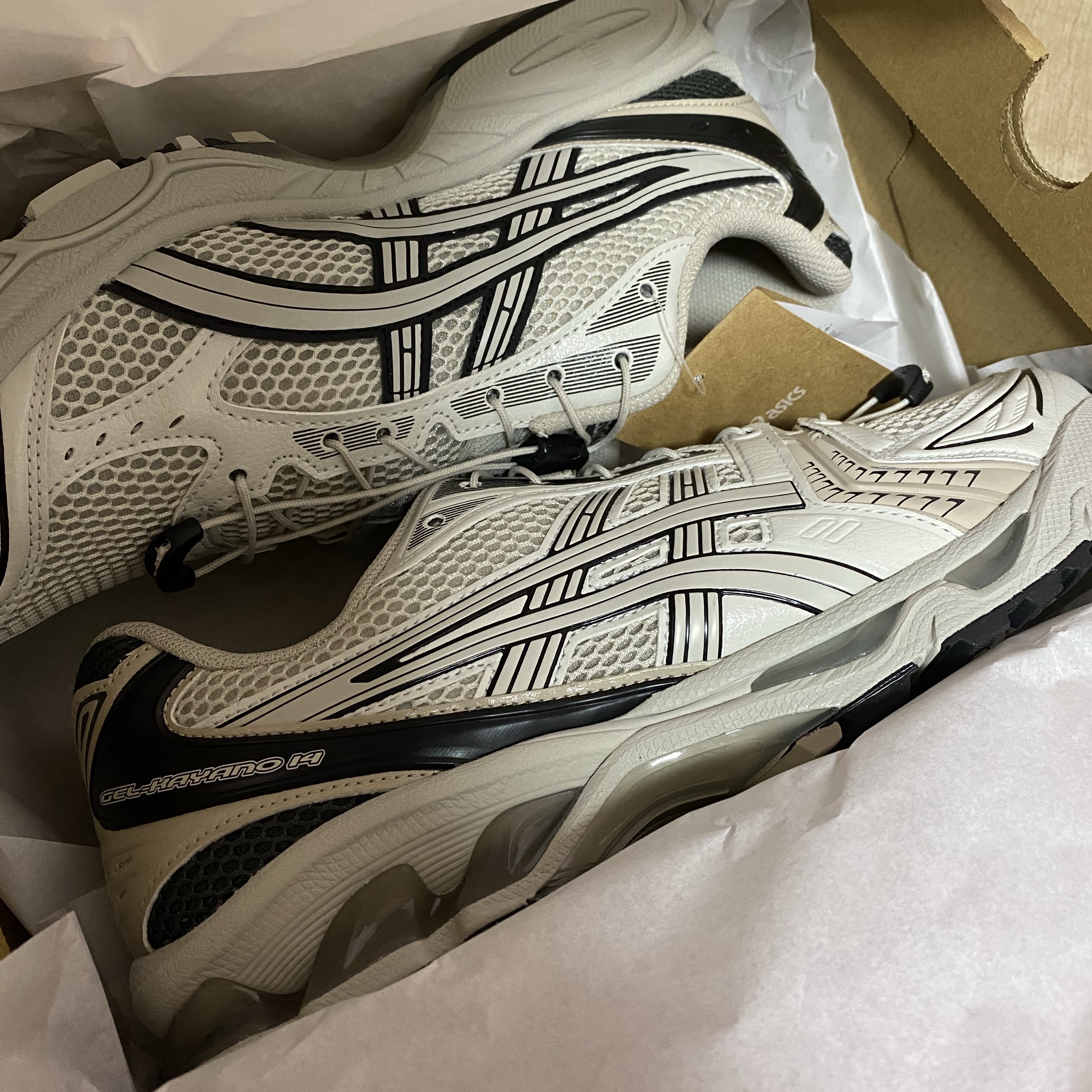 Asics Unlimited Gel-Kayano 14 Smoke Grey 착용 스타일