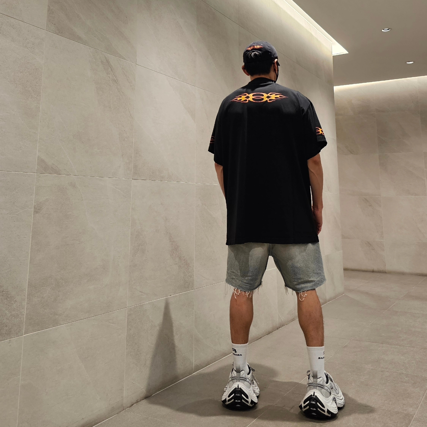Balenciaga 10XL Sneakers White Grey Silver Black 착용 스타일 - 5