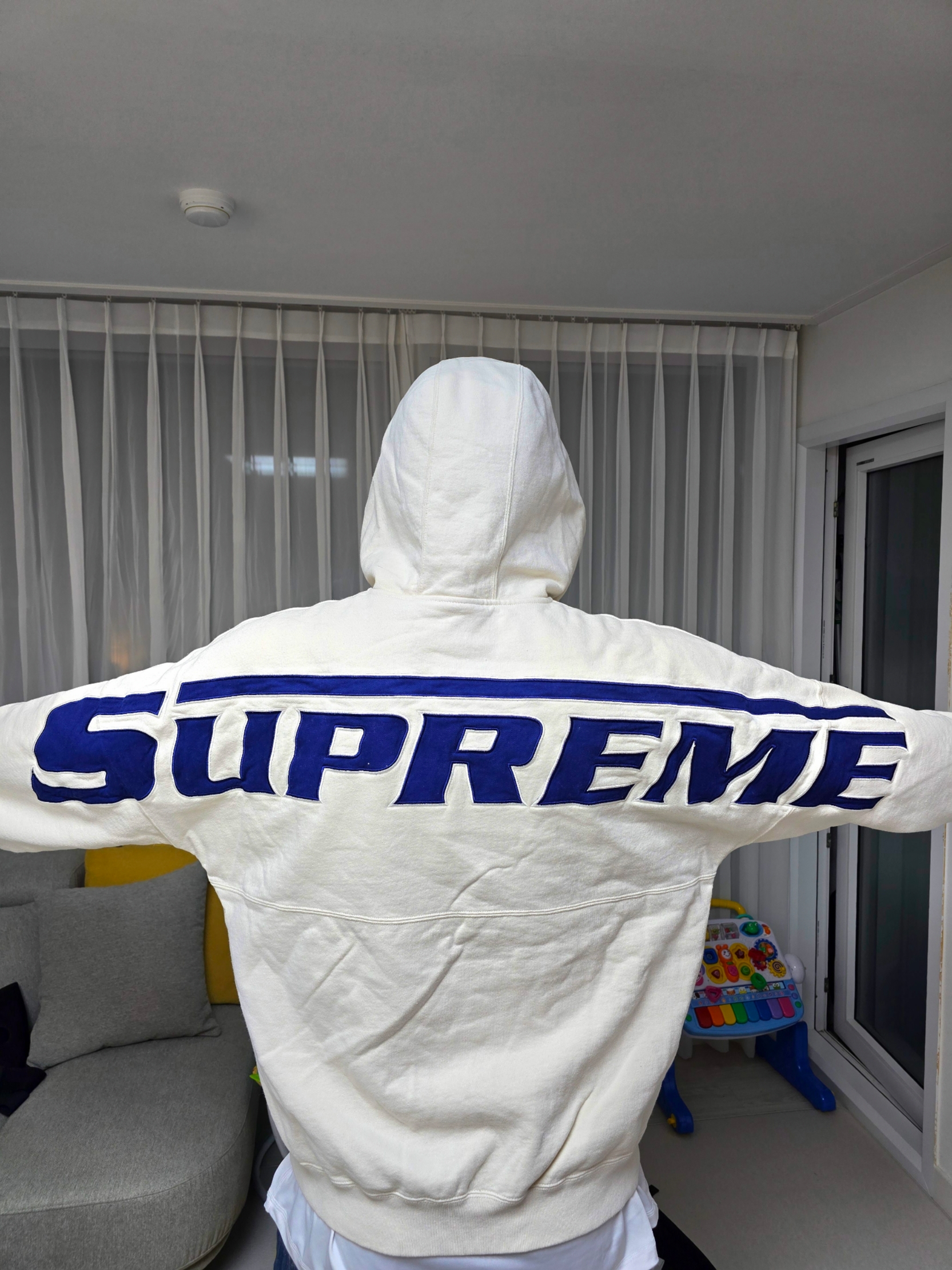 Supreme Wrapped Half Zip Hooded Sweatshirt Stone - 24SS, Jordan 1 Low Golf Midnight Navy 착용 스타일 - 2