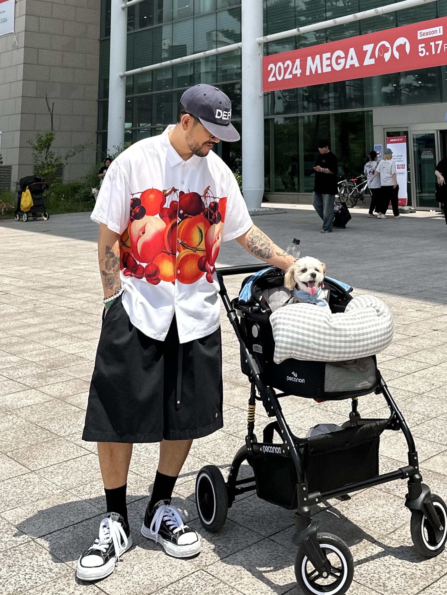 Maison Mihara Yasuhiro Peterson OG Sole Canvas Low Sneakers Black, Dickies Loose Fit 13 Inch Flat Front Work Shorts Black 착용 스타일 - 2
