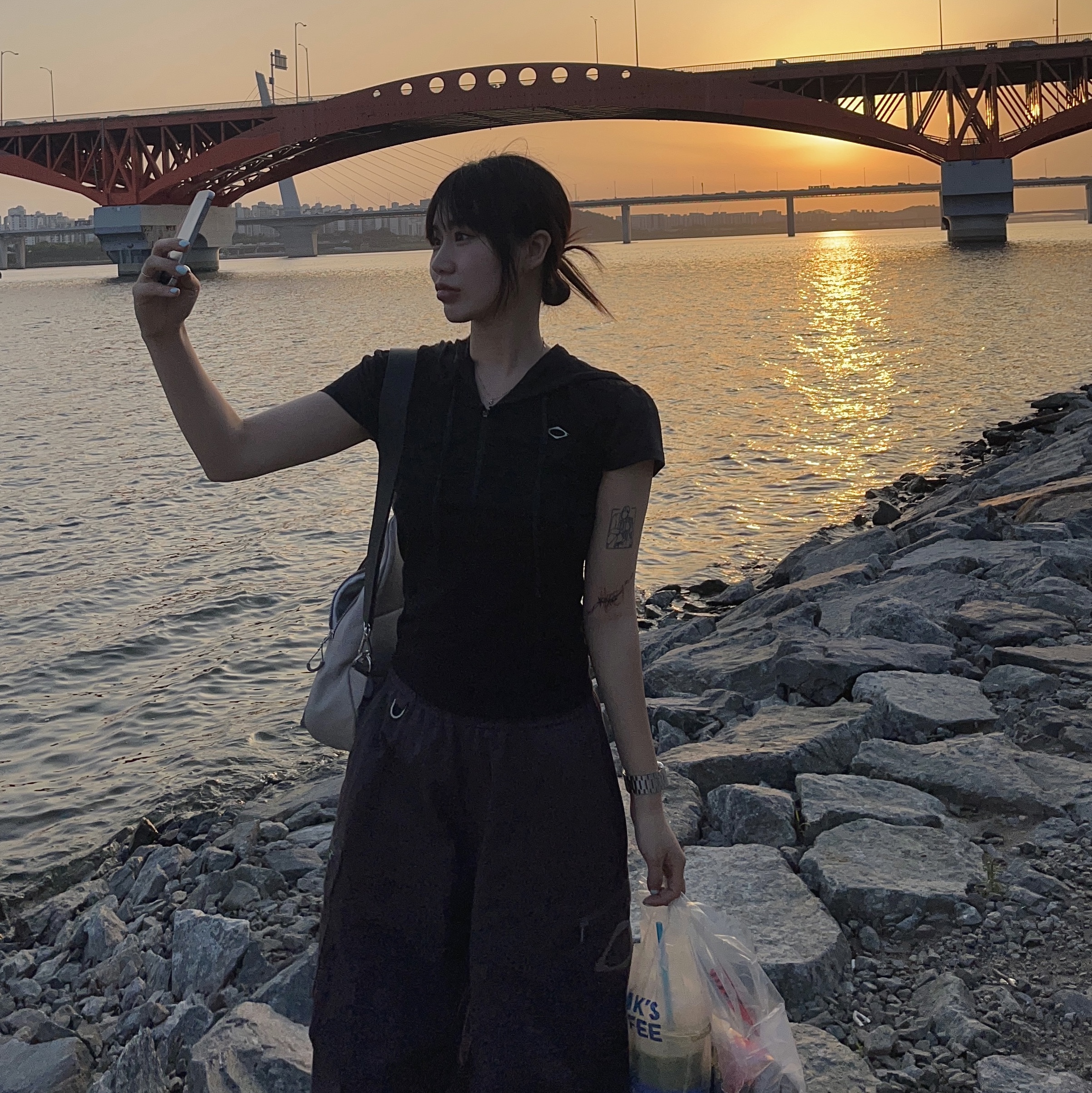 (W) Mischief Drawstring Pants Purple Brown, Mischief Foldable Leather Sling Bag Pink Beige Purple Grey 착용 스타일 - 2
