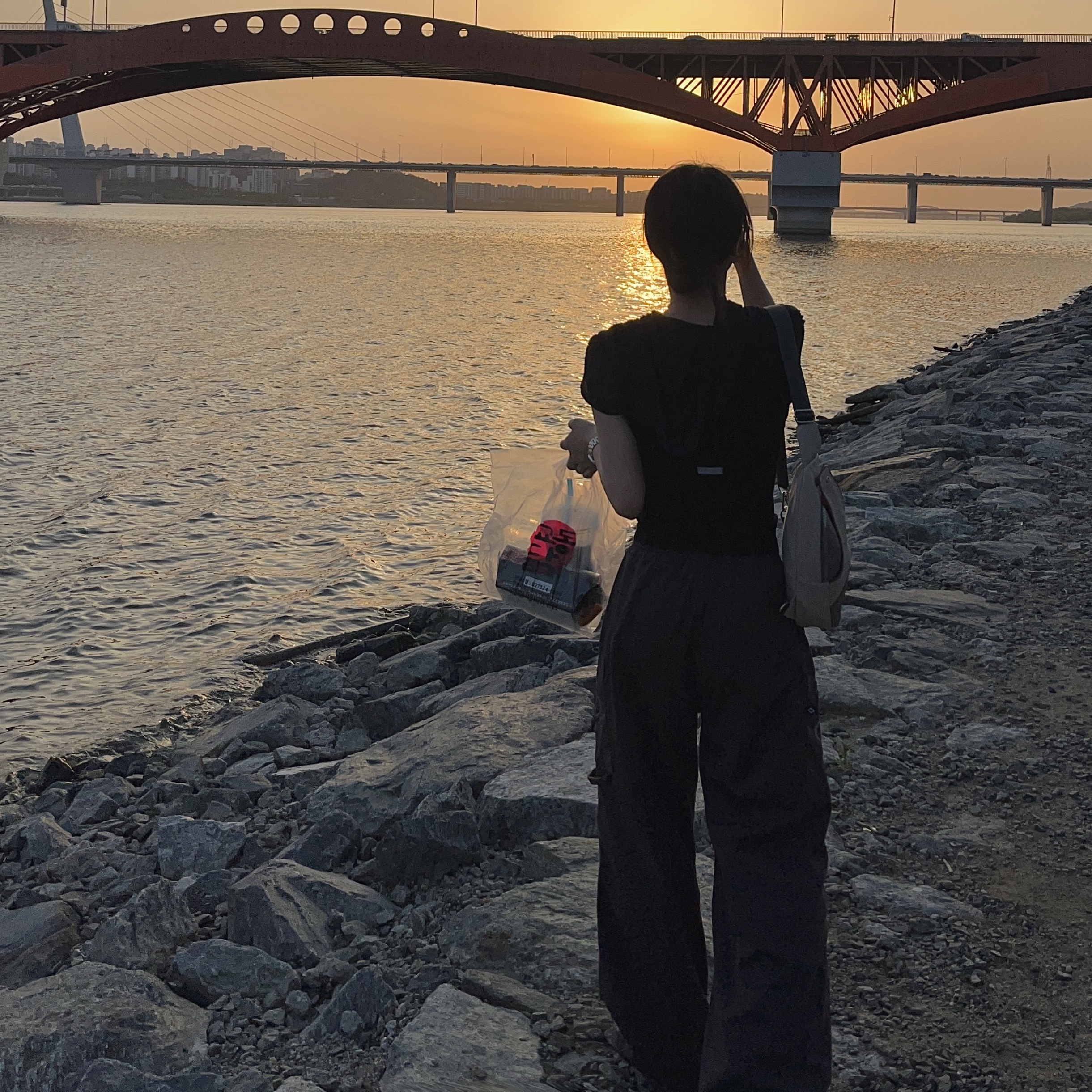 (W) Mischief Drawstring Pants Purple Brown, Mischief Foldable Leather Sling Bag Pink Beige Purple Grey 착용 스타일 - 4