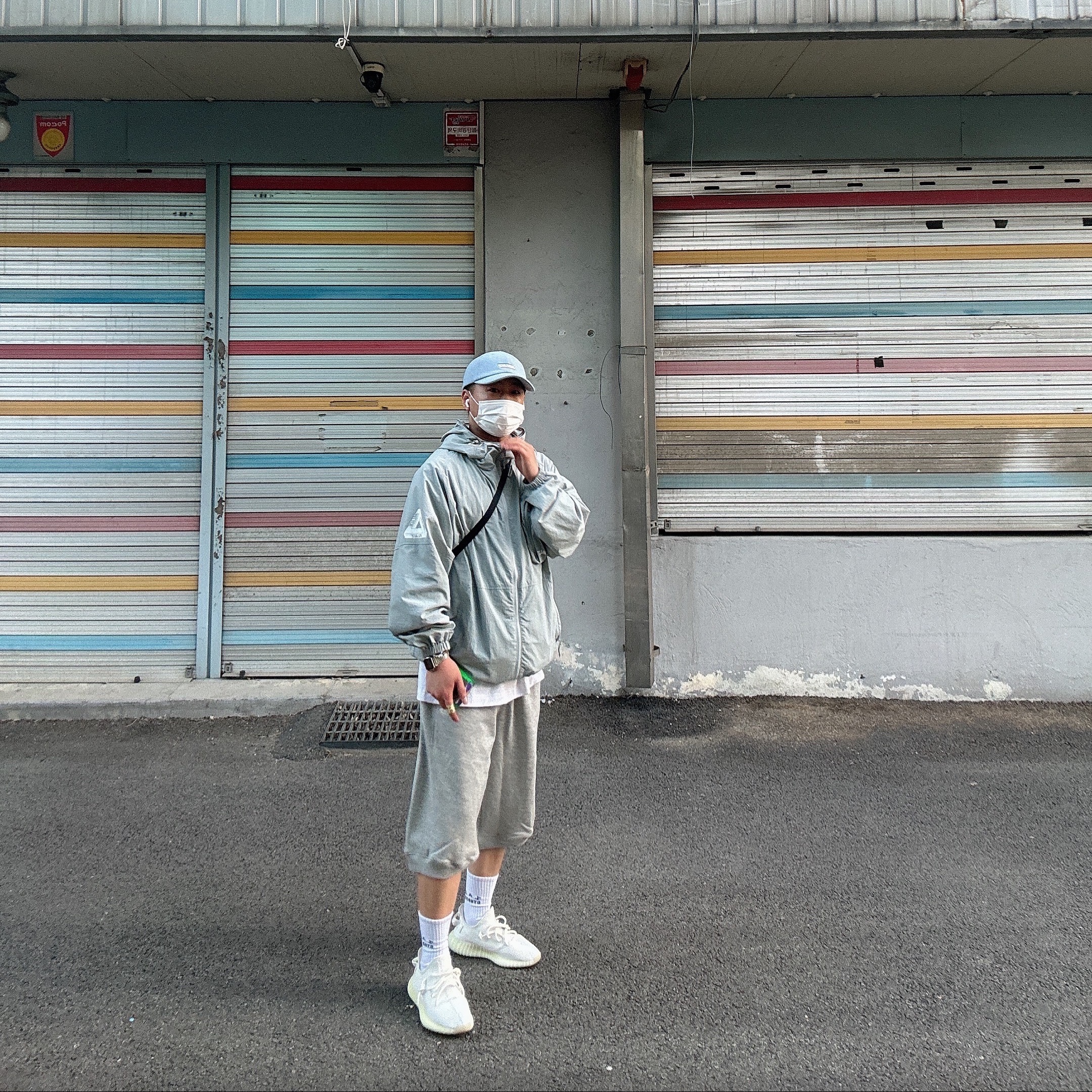 Palace Hooded Sheller Jacket Cloudy - 23FW, Sansan Gear Sweat Shorts Melange Grey - 24SS 착용 스타일