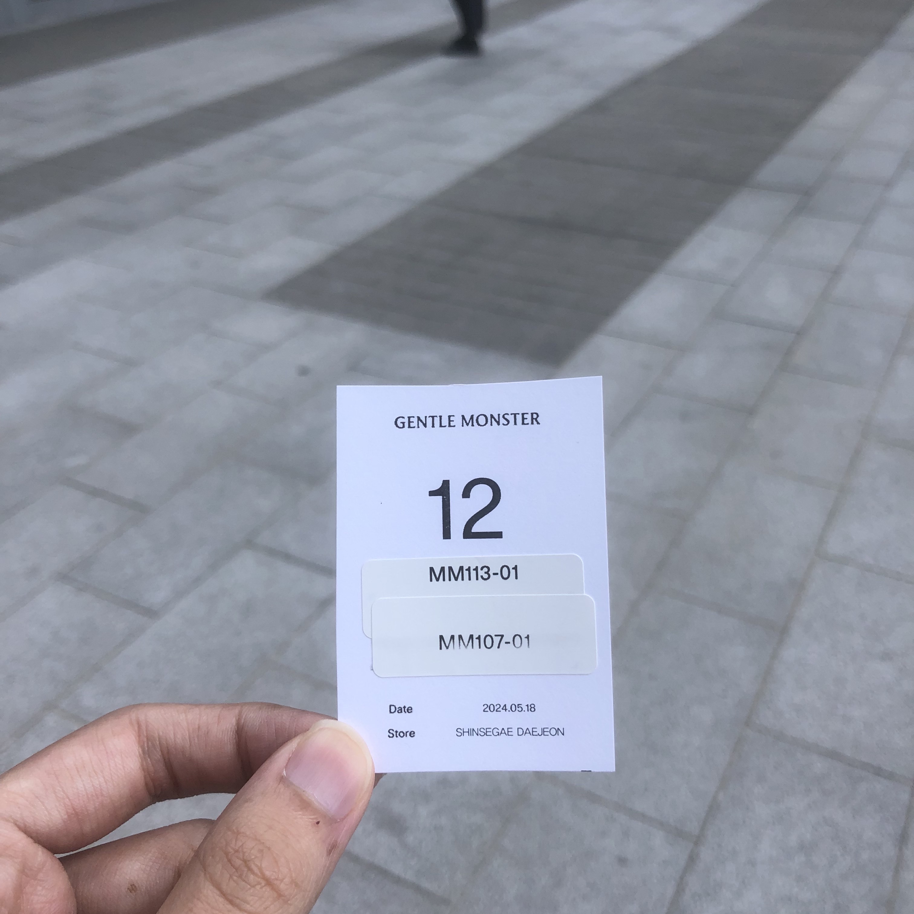 Gentle Monster x Maison Margiela MM113 Black Clear, Gentle Monster x Maison Margiela MM107 Black Black 착용 스타일 - 1