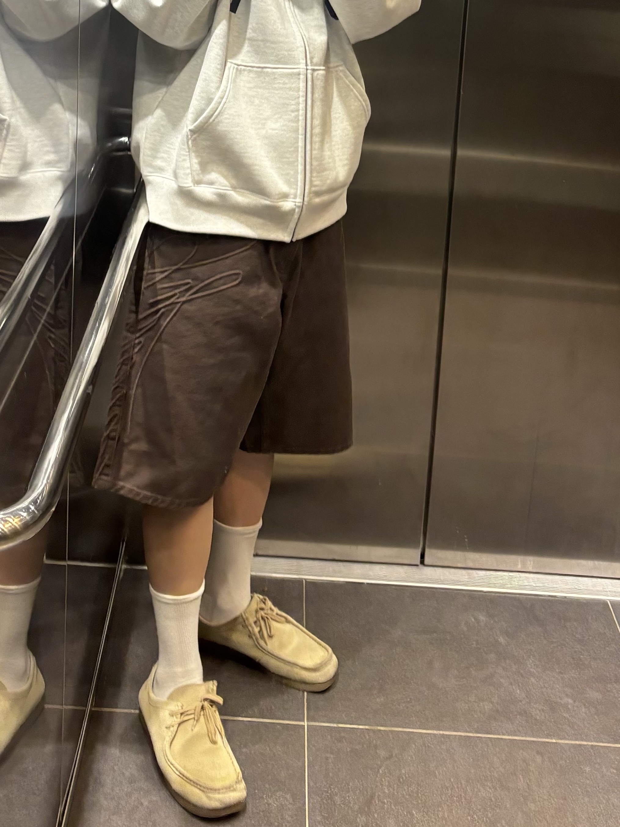 Supreme Script Baggy Denim Short Brown - 24SS 착용 스타일 - 3