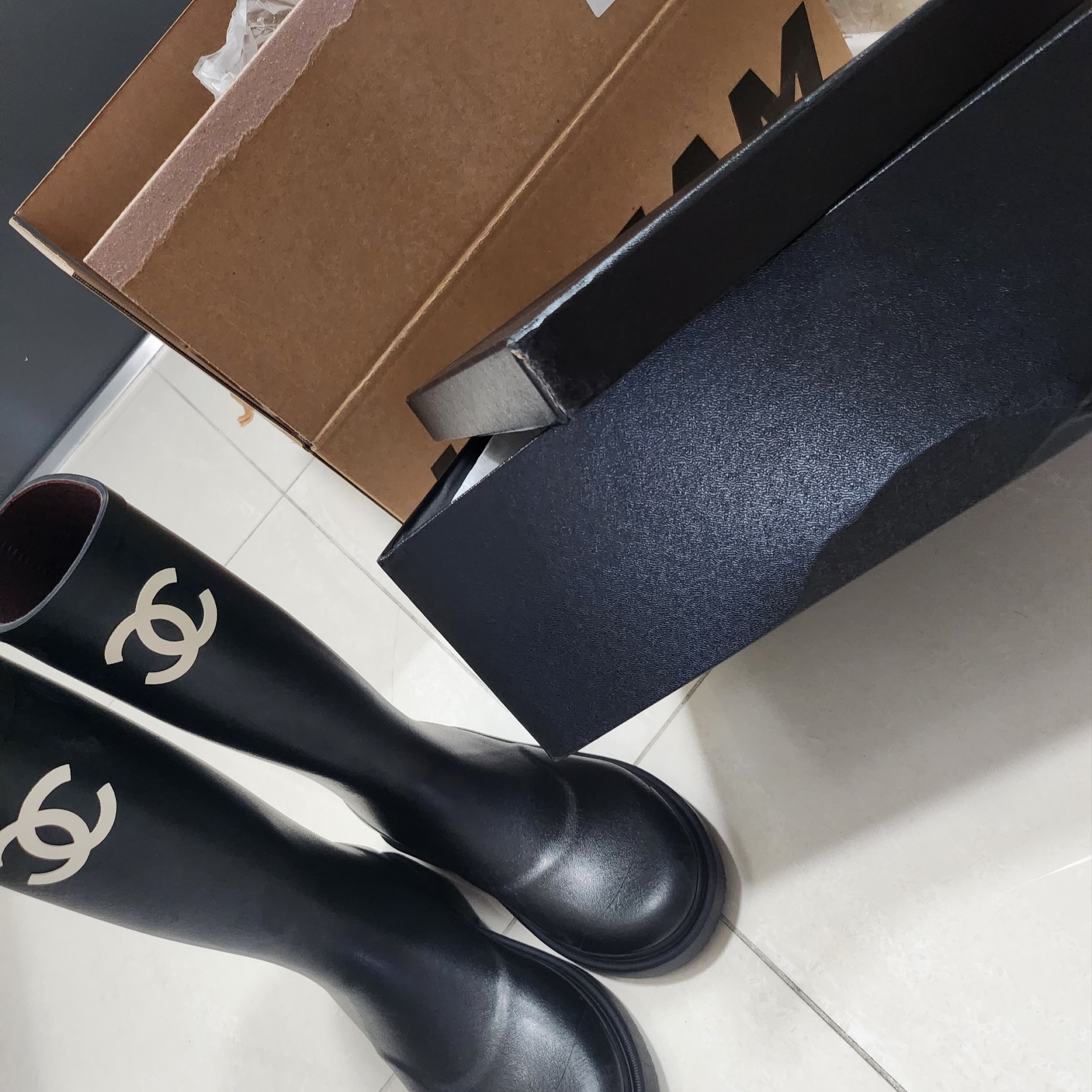 (W) Chanel Boots Caoutchouc & Black 착용 스타일 - 5