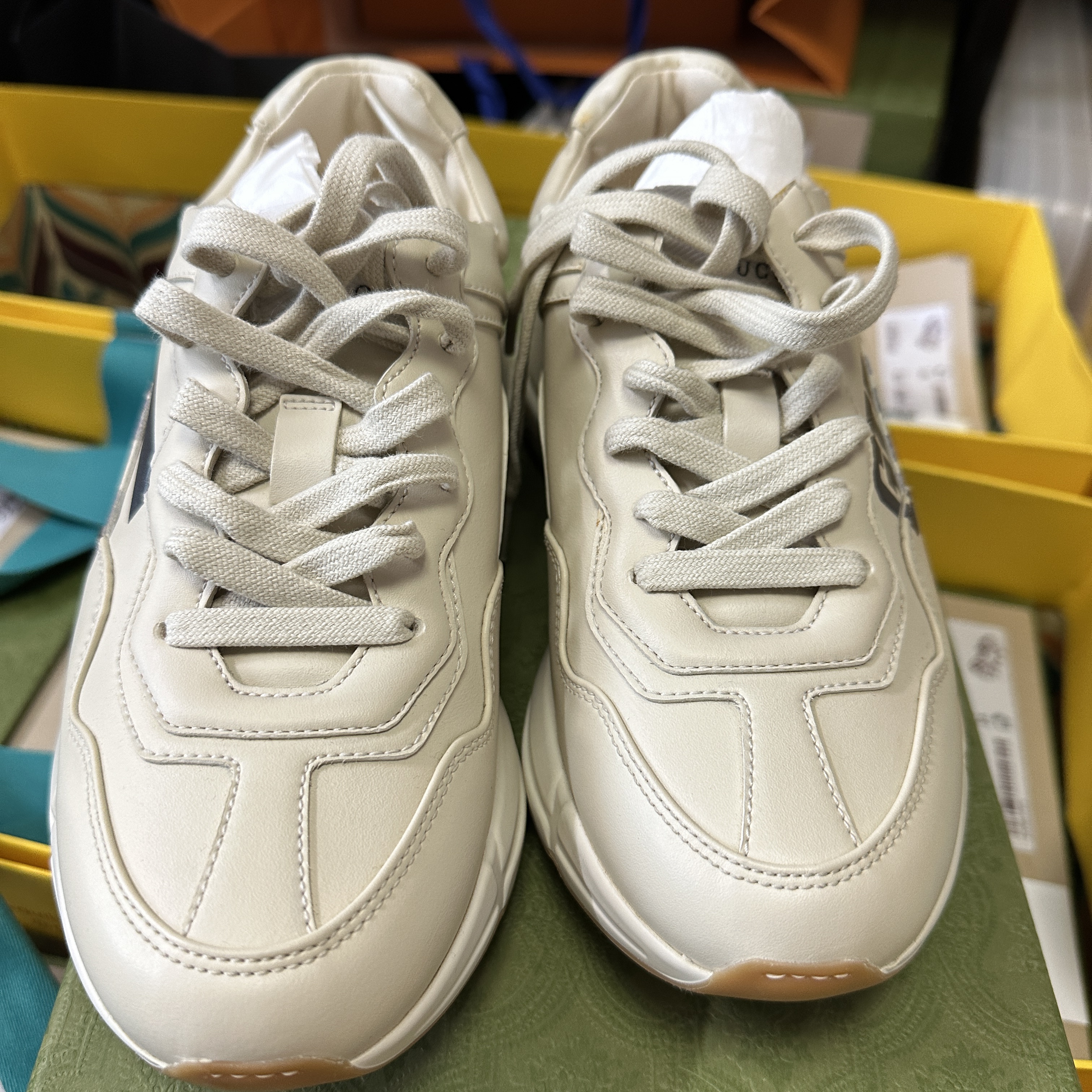 (W) Gucci Rhyton 25 Sneakers 착용 스타일 - 2