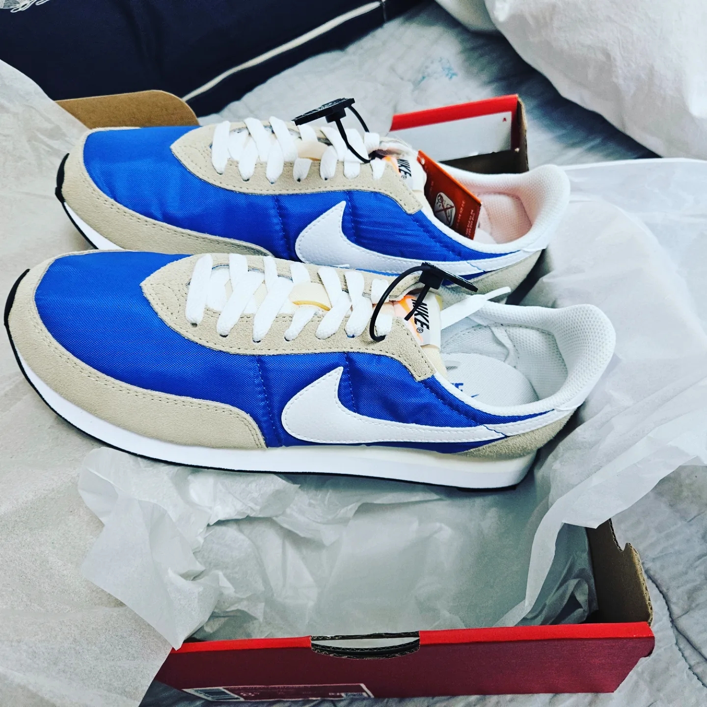 Nike Waffle Trainer 2 Hyper Royal Rattan 착용 스타일 - 2