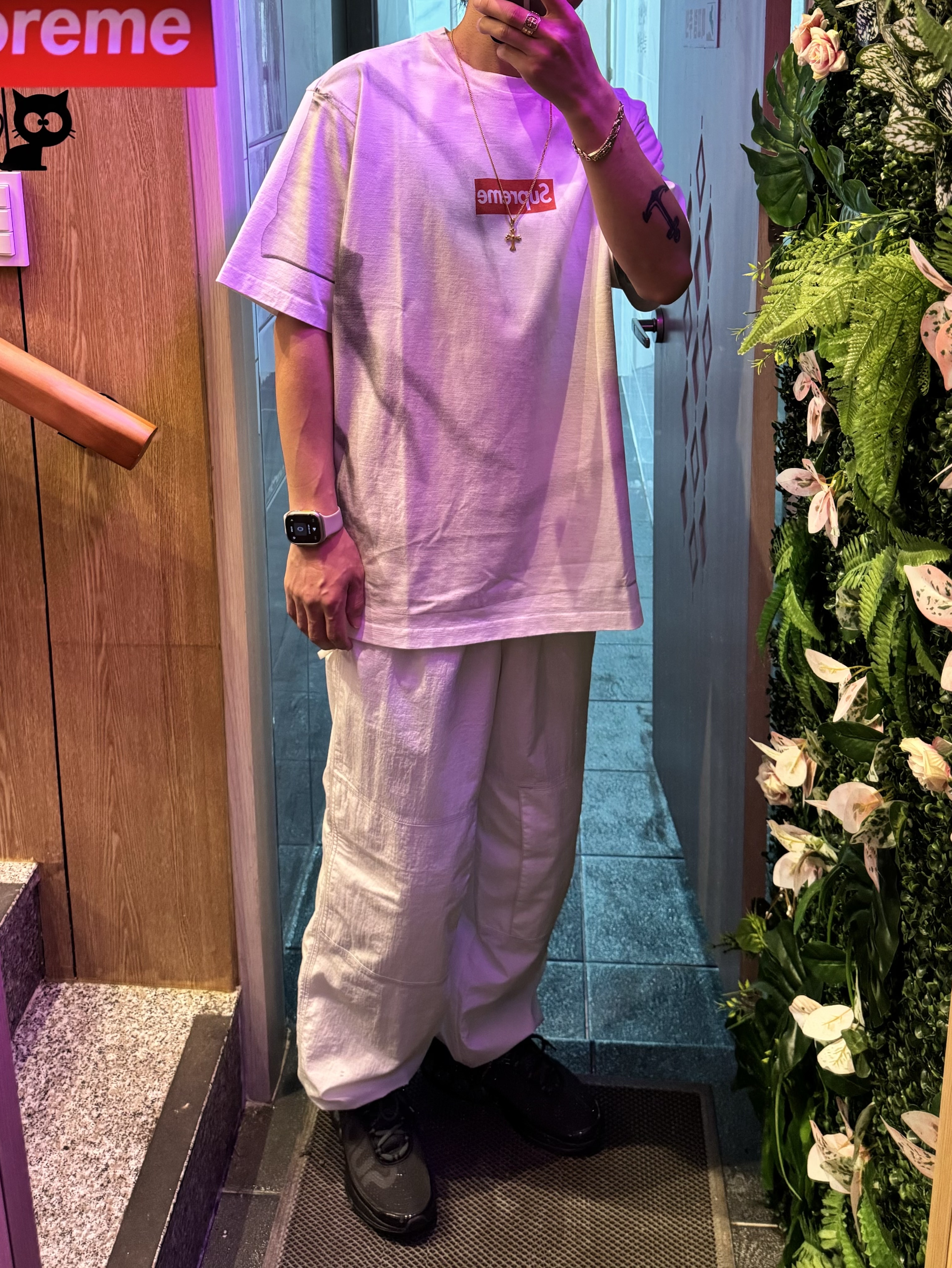 Supreme x MM6 Maison Margiela Box Logo T-Shirt White - 24SS, Supreme x Nike Ripstop Track Pants White - 24SS 착용 스타일 - 2