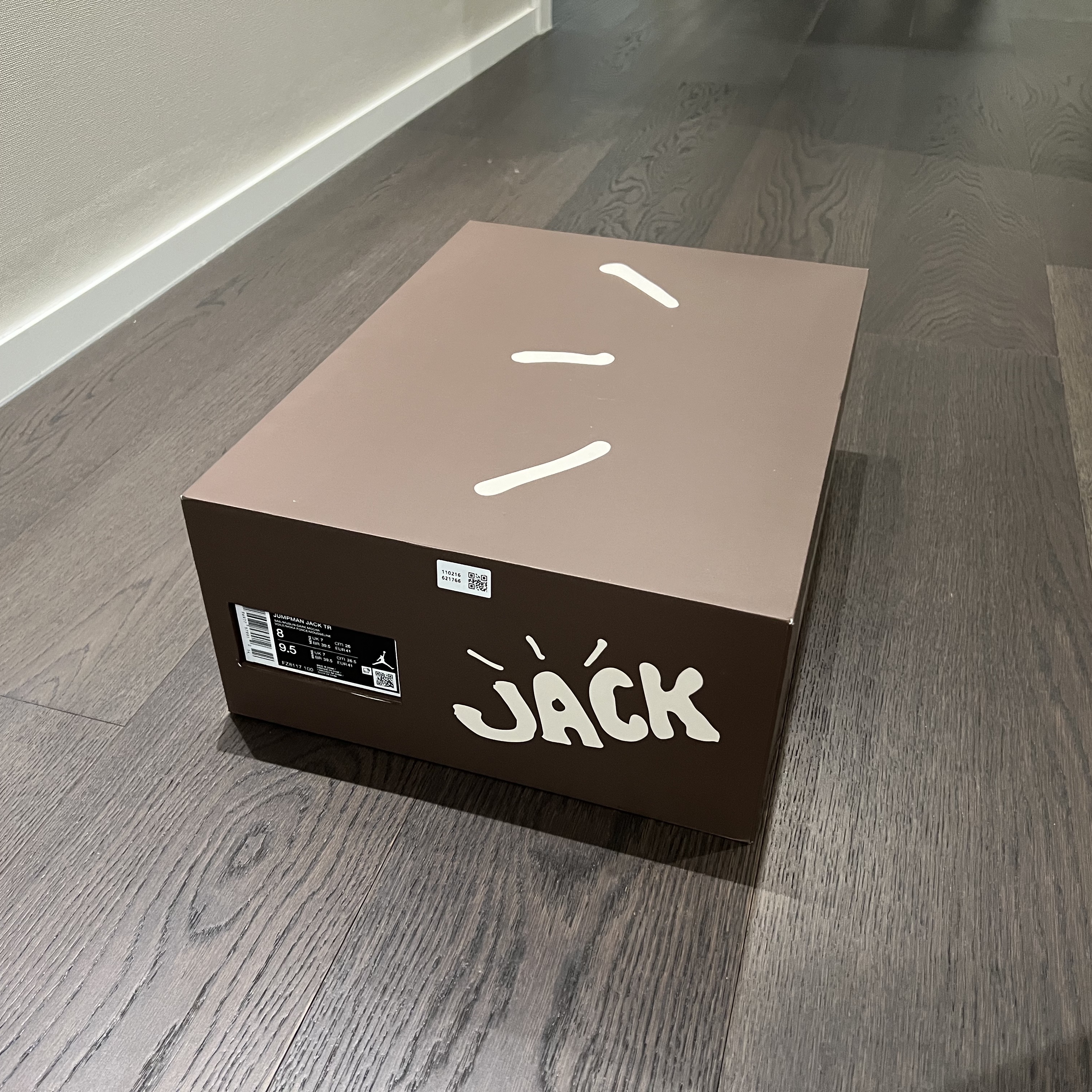 Jordan x Travis Scott Jumpman Jack TR Sail and Dark Mocha 착용 스타일 - 3