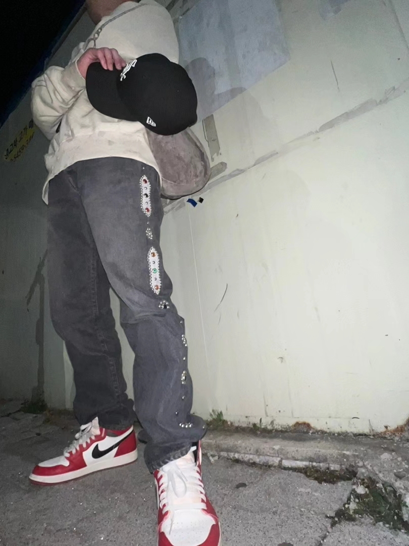 Kapital 14 oz. Denim 5P Monkey Cisco Gemstone Pants Black, Jordan 1 Retro High OG Chicago 2022 착용 스타일