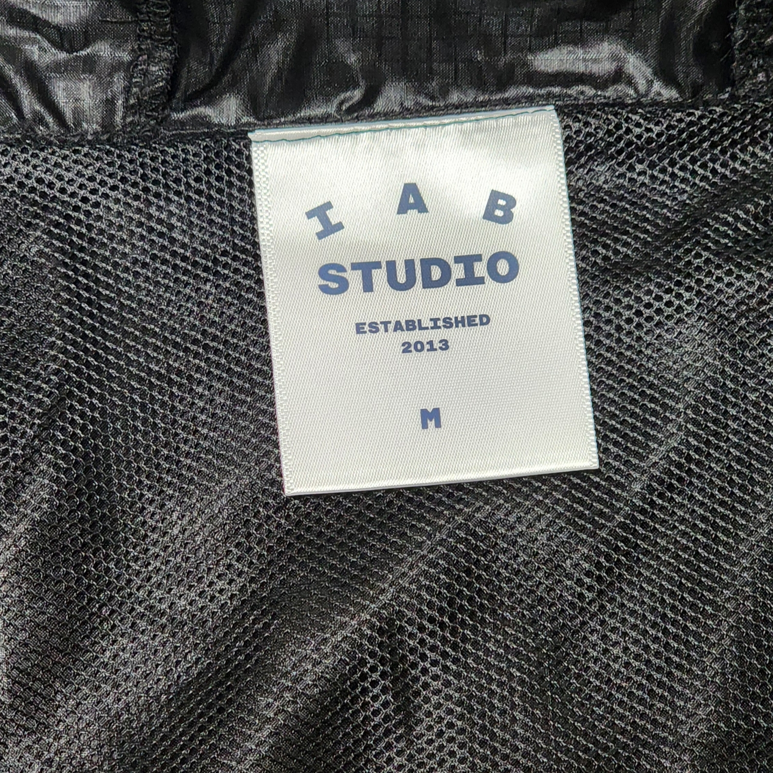 IAB Studio Ripstop Wind Jacket Black 착용 스타일 - 3