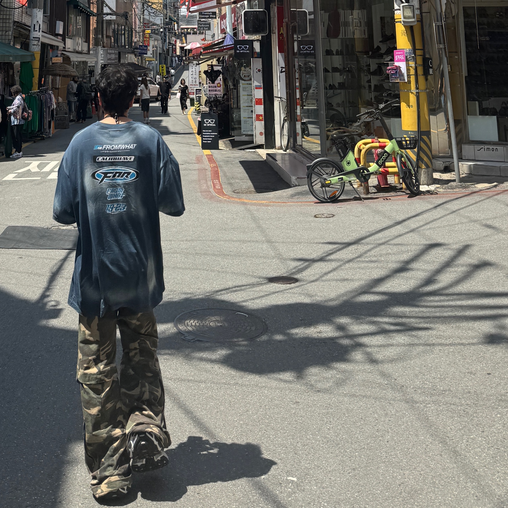 Balenciaga 10XL Sneakers White Grey Silver Black, Farfromwhat Far Washed Logo T-Shirt Navy 착용 스타일