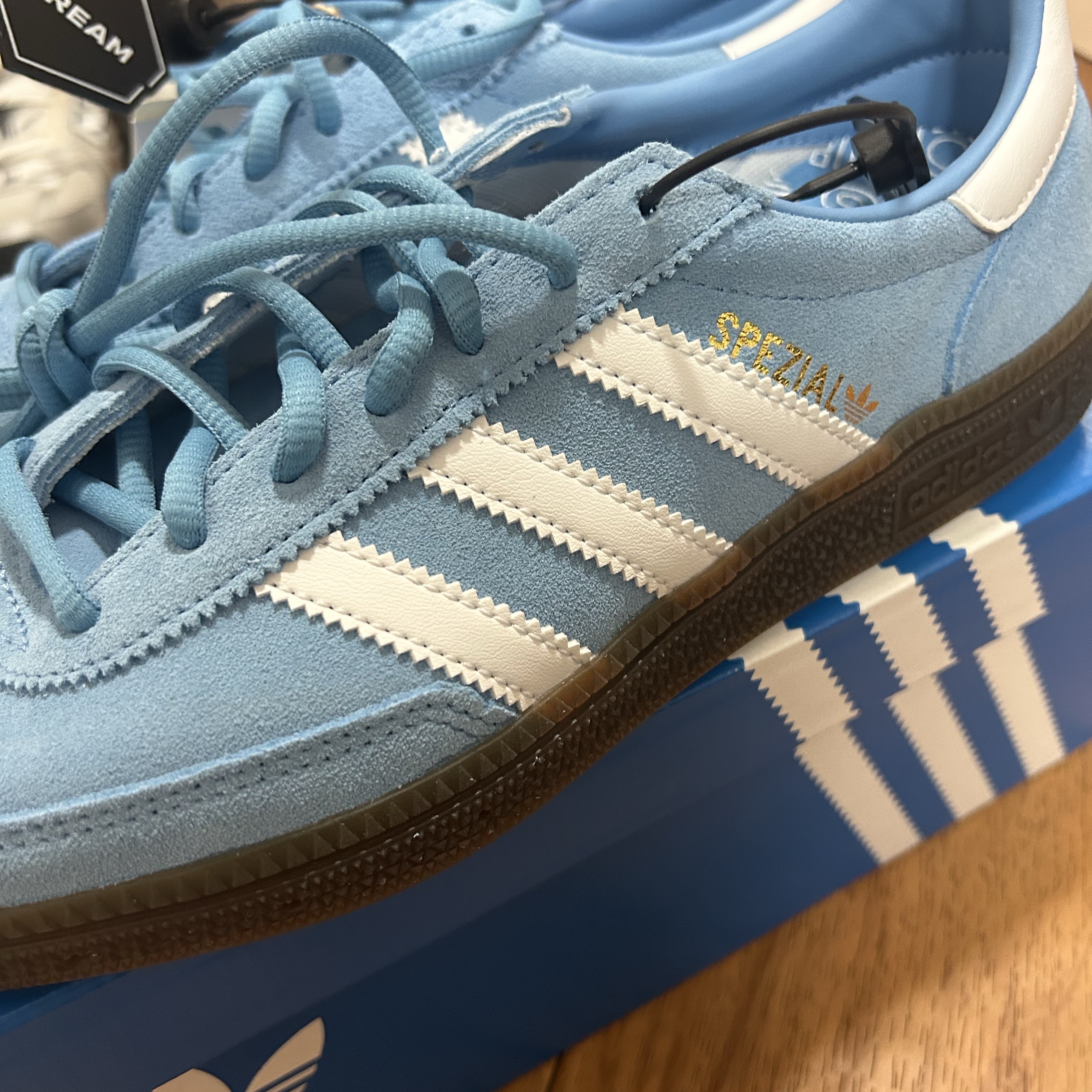 Adidas Spezial Handball Light Blue, Stussy Stock Seoul Crew Ash Heather 2023 착용 스타일 - 2