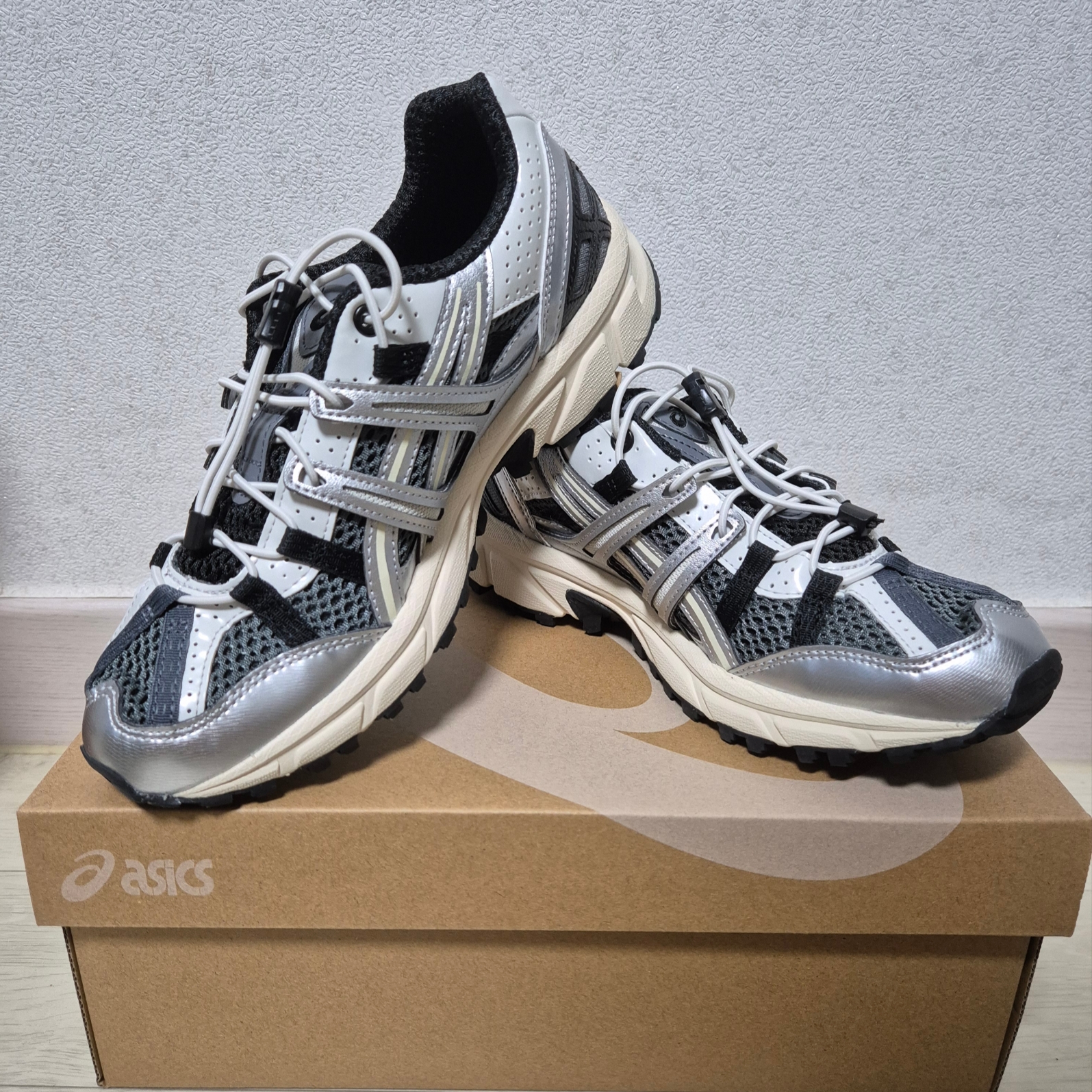 Asics Unlimited Gel-Sonoma 15-50 Steel Grey Pure Silver 착용 스타일